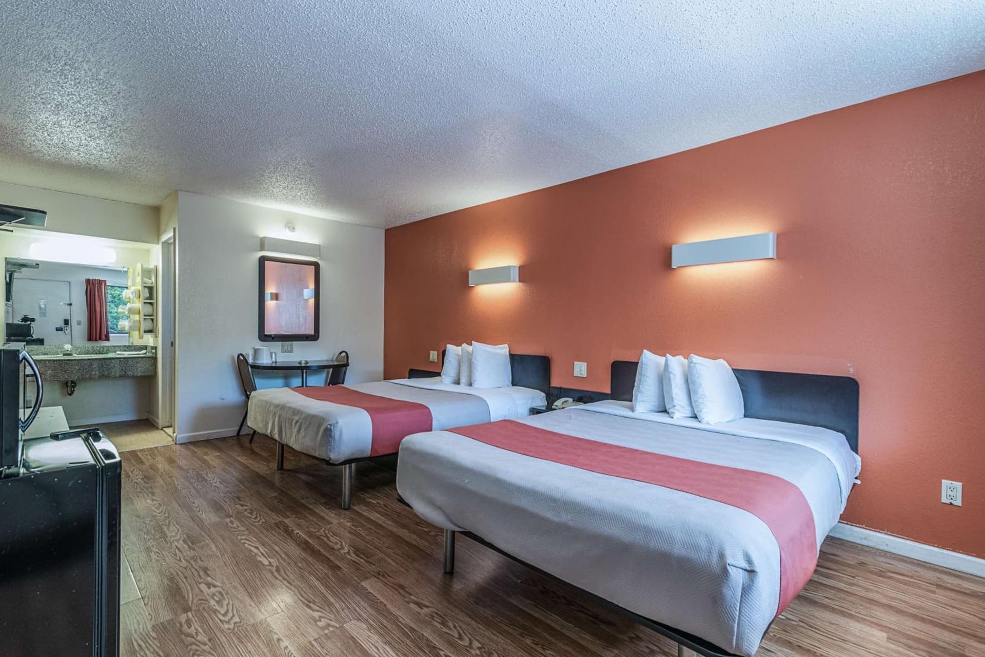 MOTEL 6 - Albany, NY - Airport interior in Albany, NY — gallery photo 2