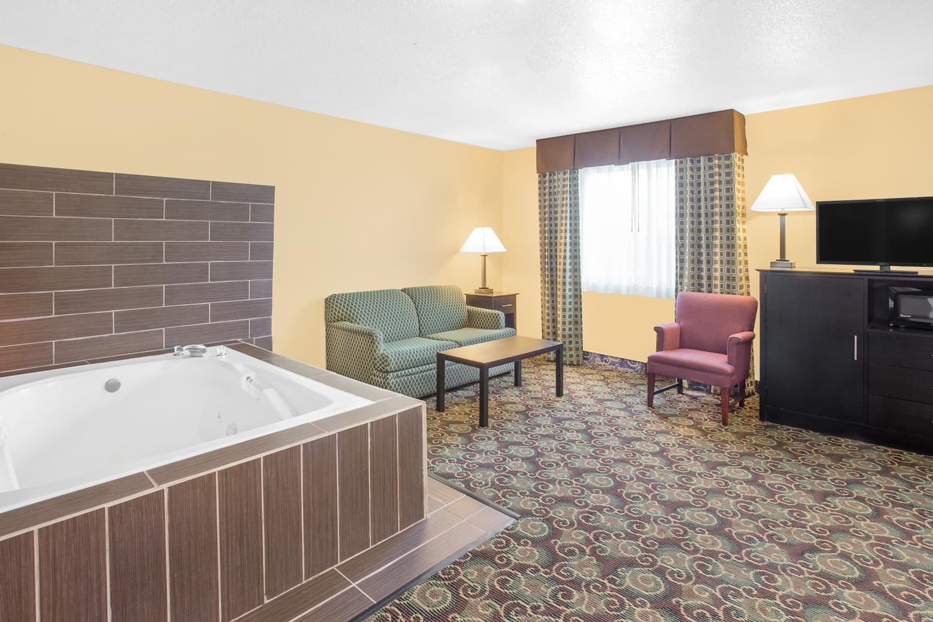 Baymont by Wyndham Holland gallery photo in Holland, MI — image 28