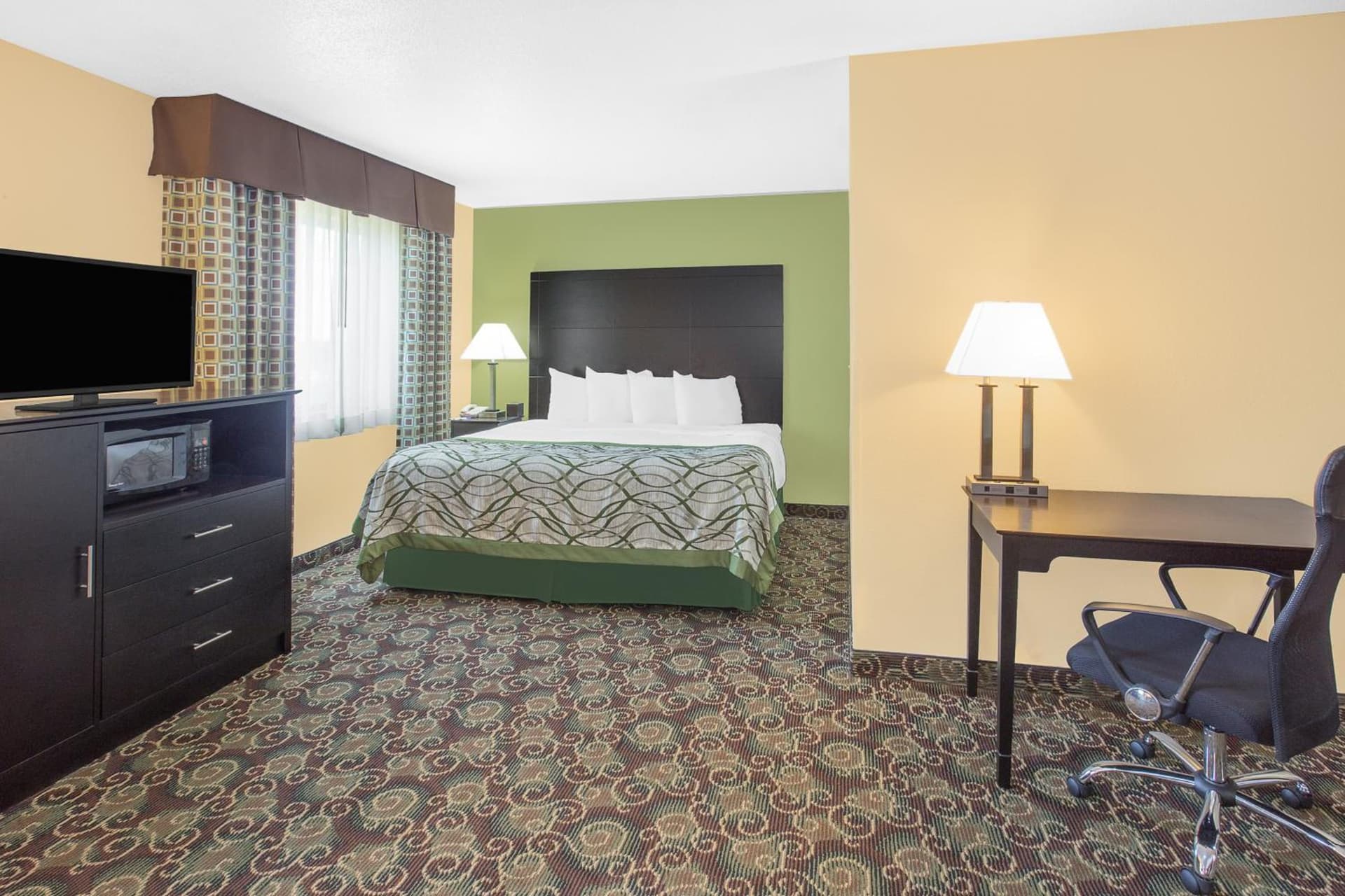 Baymont by Wyndham Holland gallery photo in Holland, MI — image 22