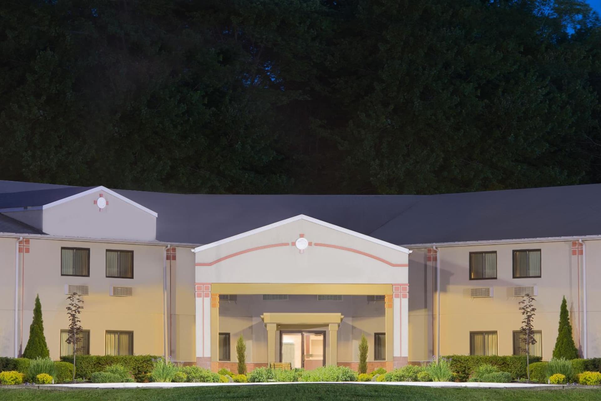Super 8 by Wyndham Grove City gallery photo in Grove City, PA — image 21