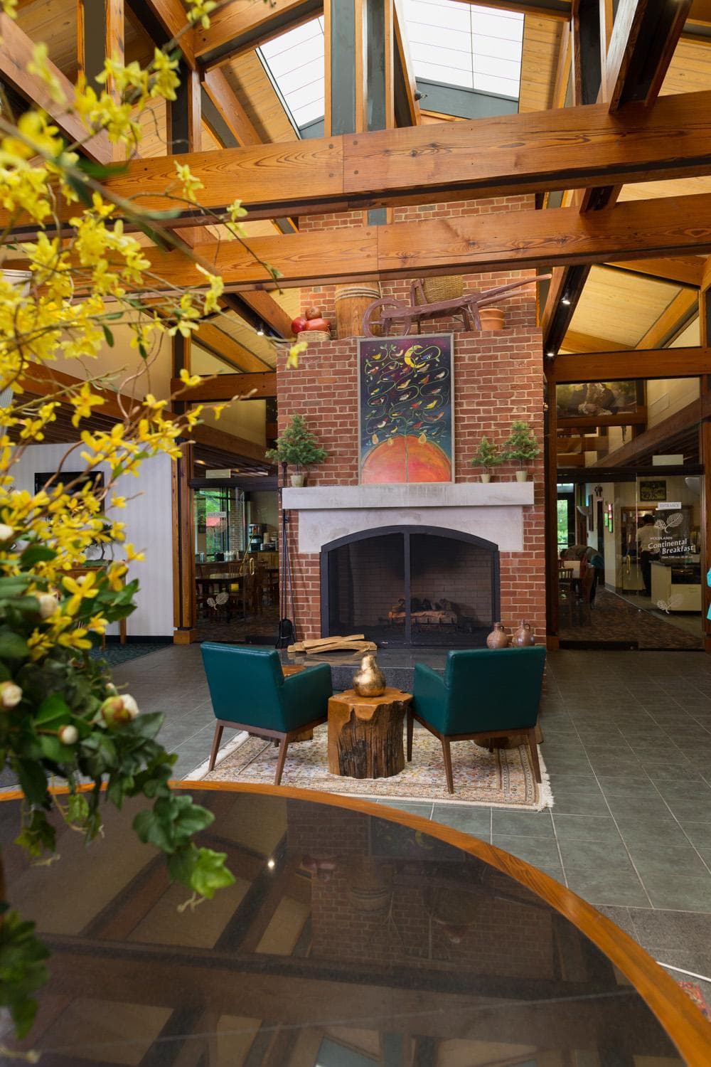 Williamsburg Woodlands Hotel & Suites, an official Colonial Williamsburg Hotel property views in Williamsburg, VA — gallery photo 3