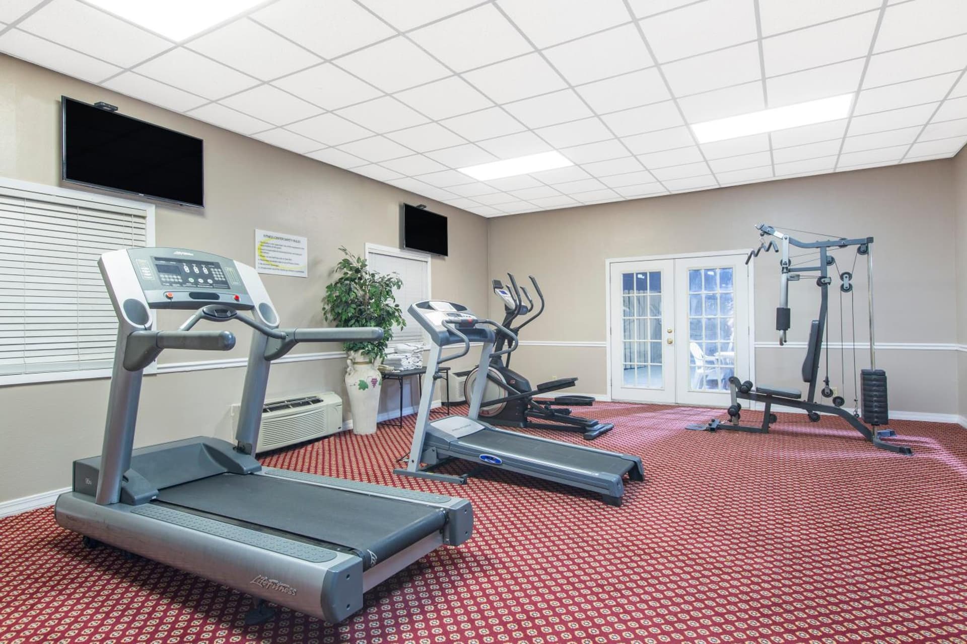 Super 8 by Wyndham Temple S General Bruce interior in Temple, TX — gallery photo 2