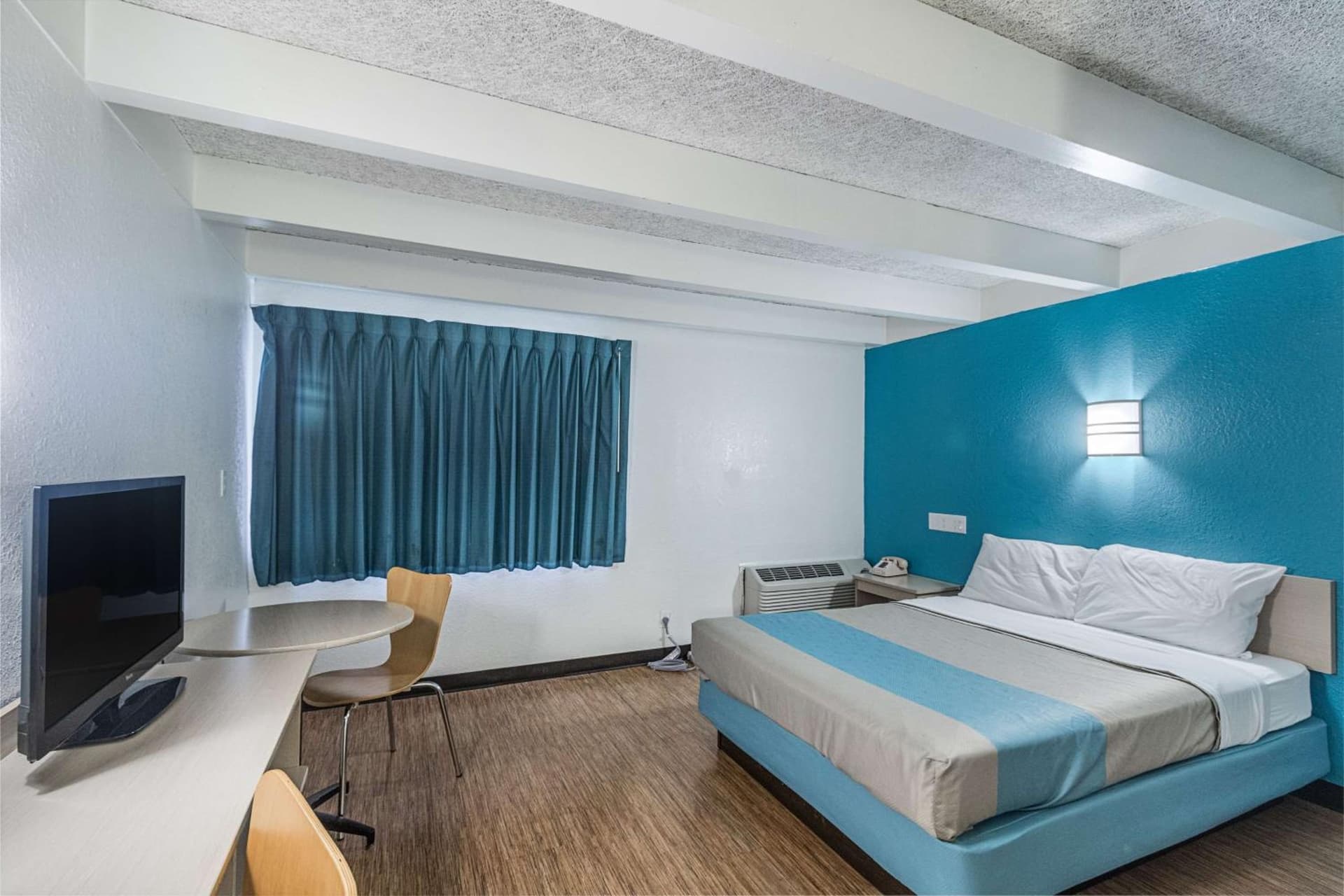 Red Roof Inn Kokomo interior in Kokomo, IN — gallery photo 2