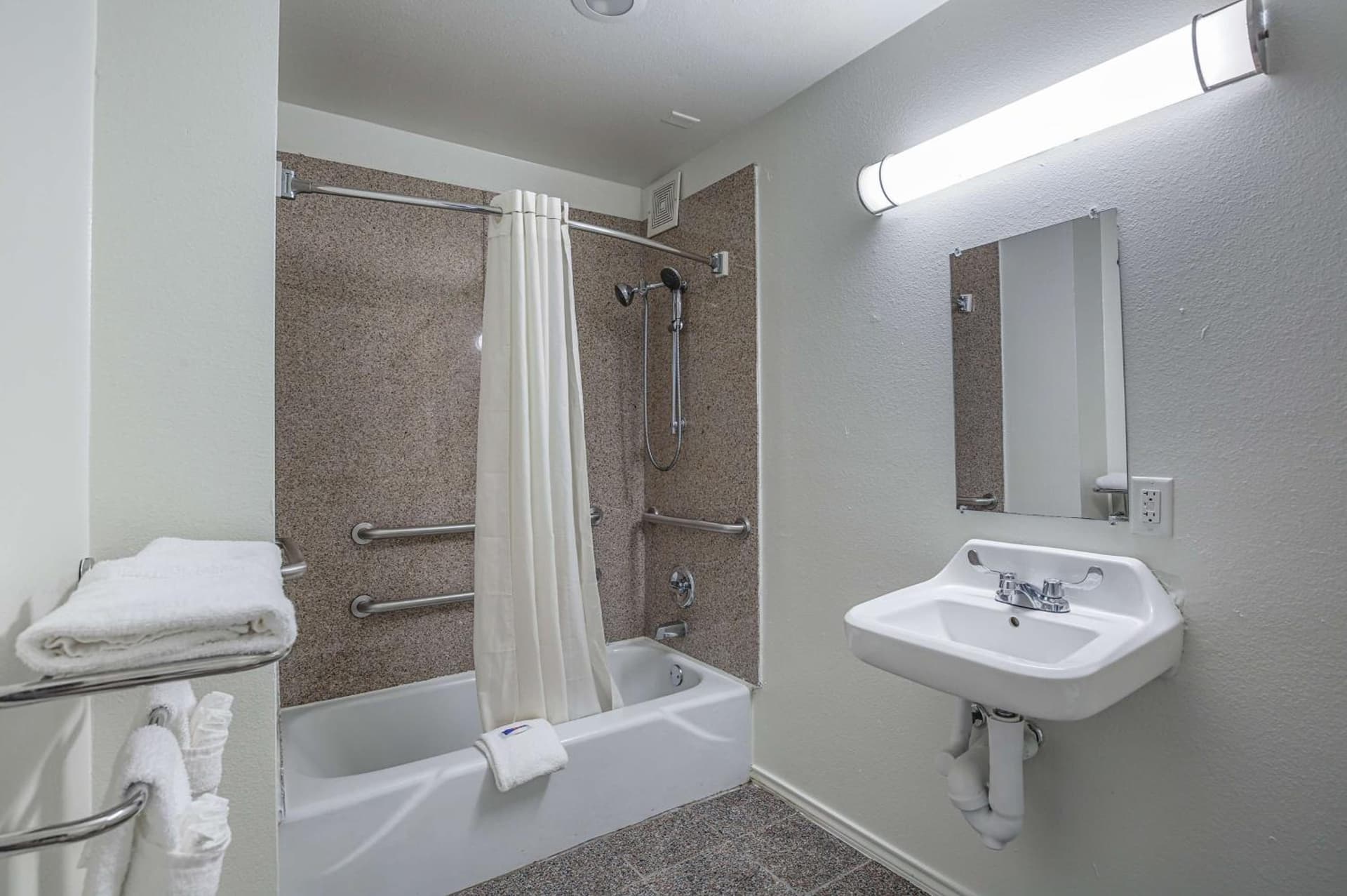 Motel 6-Pasadena, TX gallery photo in Pasadena, TX — image 19