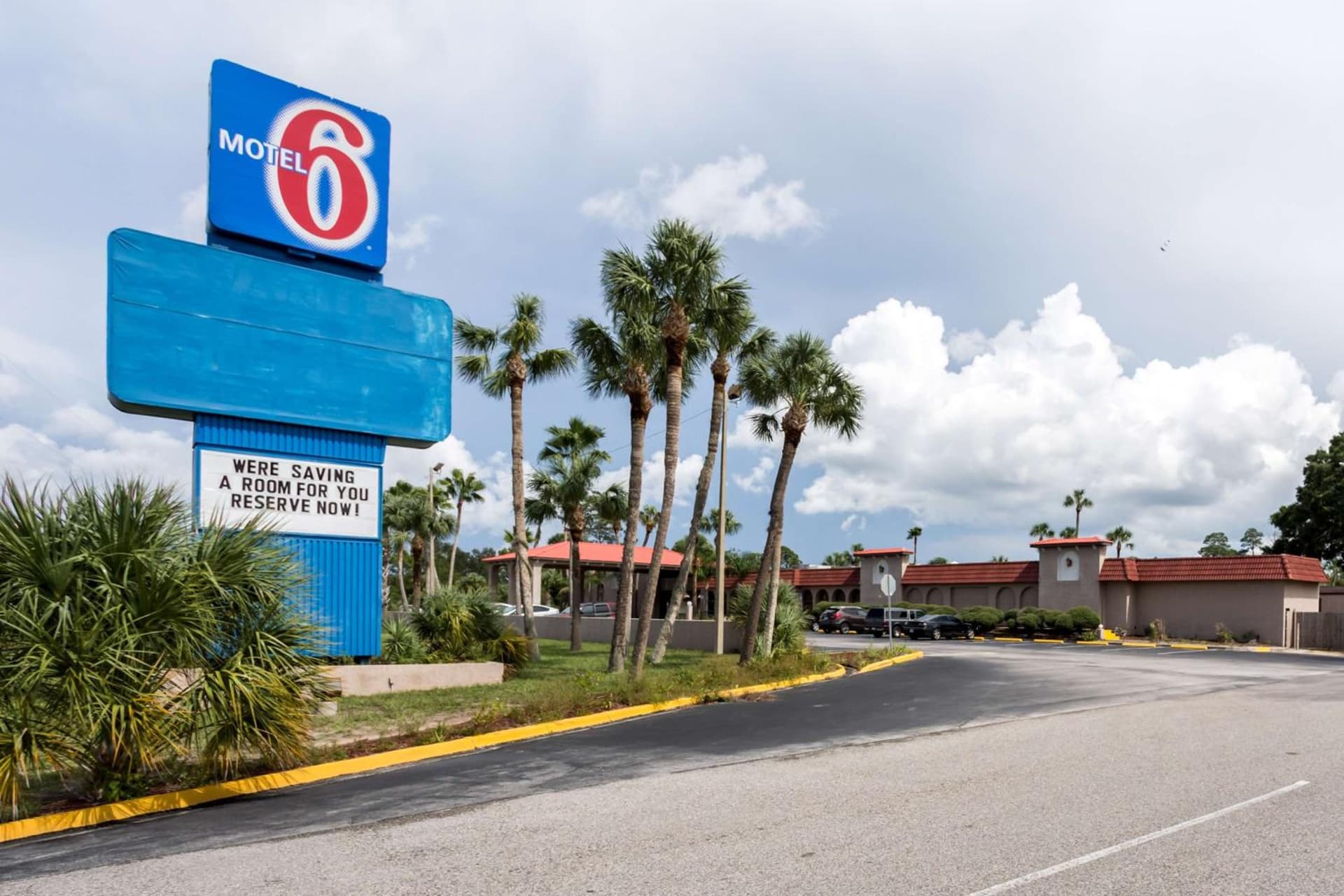 Motel 6-Spring Hill, FL - Weeki Wachee featured exterior or lobby in Weeki Wachee, FL — similar hotel
