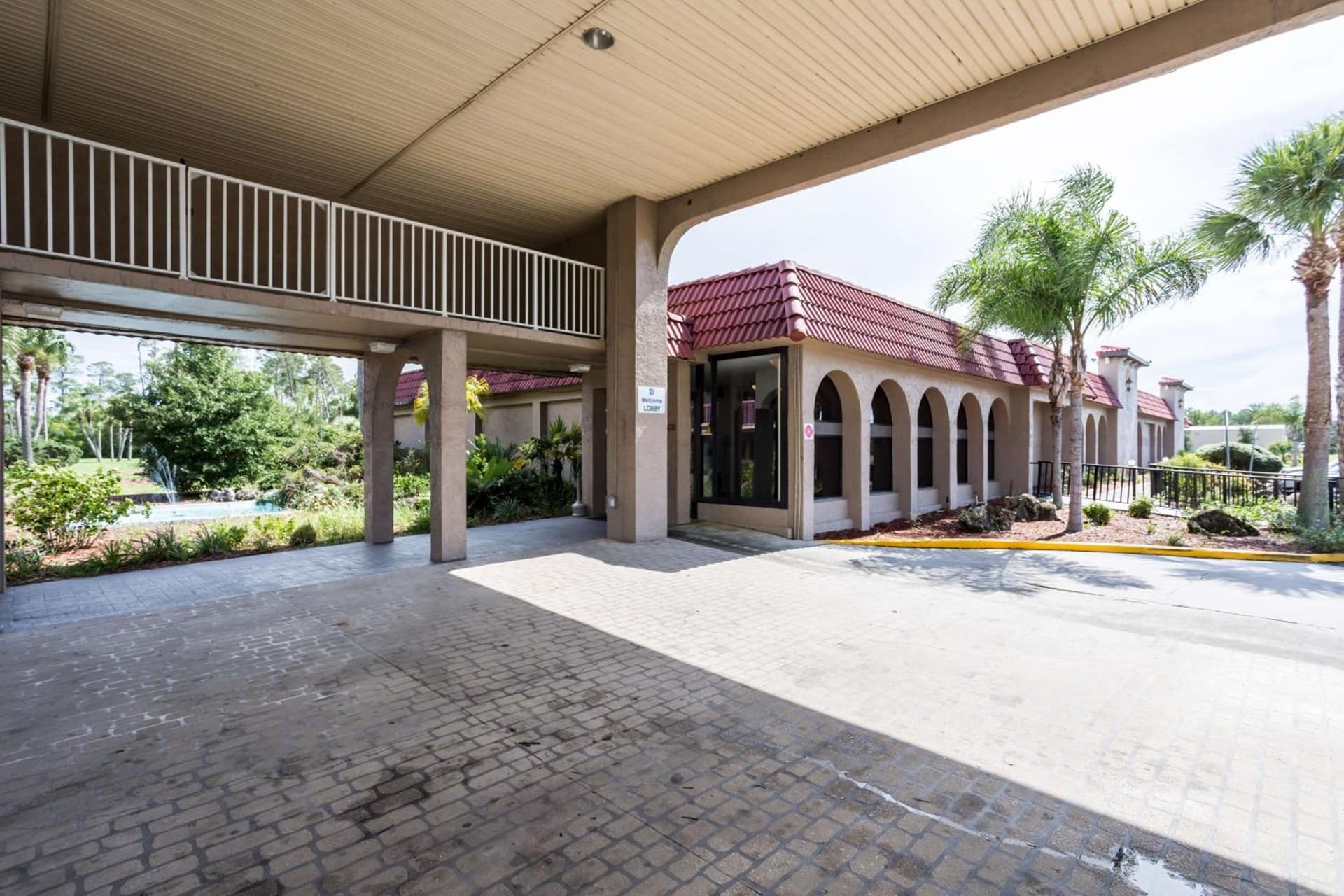Motel 6-Spring Hill, FL - Weeki Wachee interior in Weeki Wachee, FL — gallery photo 2