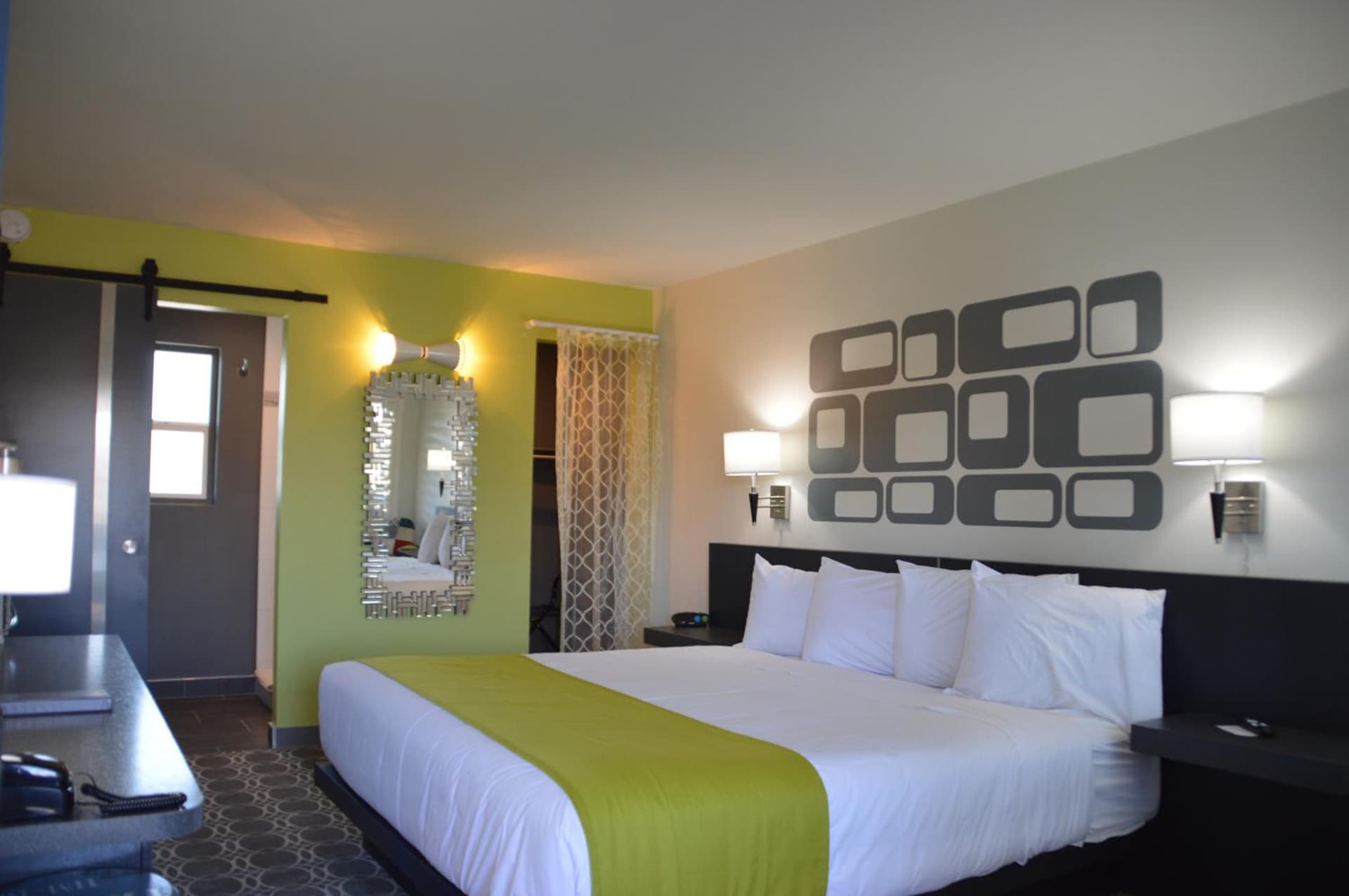 University Inn ASU/Tempe property views in Tempe, AZ — gallery photo 3