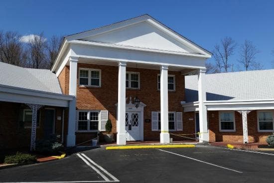 Governor House Inn Arlington/Falls Church interior in Falls Church, VA — gallery photo 2