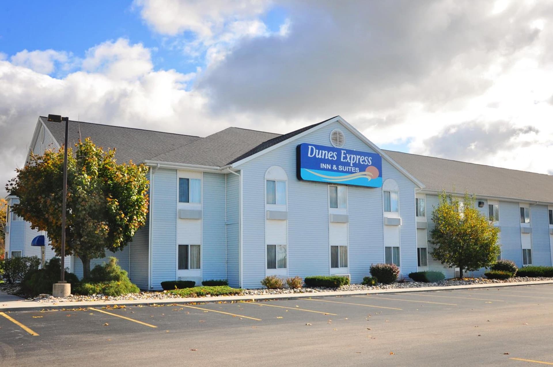 Dunes Express Inn and Suites featured exterior or lobby in Hart, MI — similar hotel
