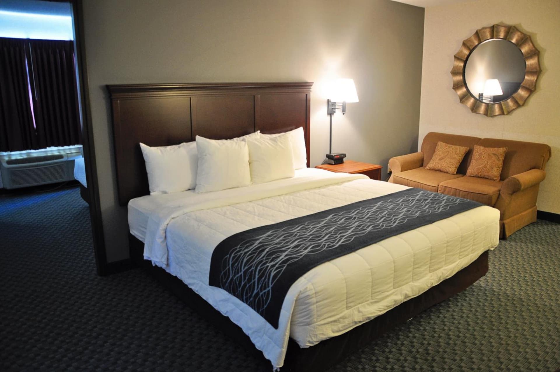Dunes Express Inn and Suites interior in Hart, MI — gallery photo 2