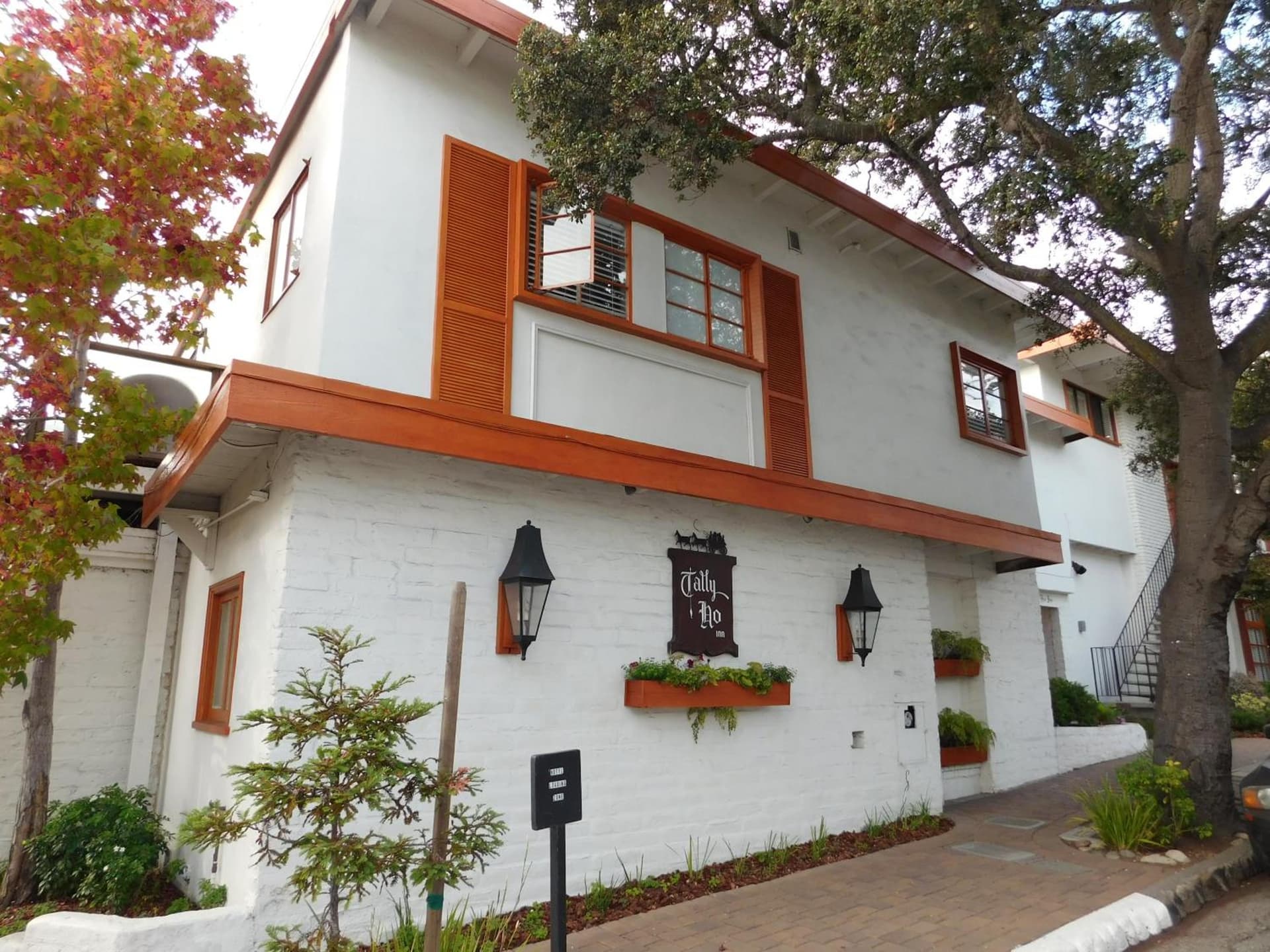 Tally Ho Inn interior in Carmel, CA — gallery photo 2