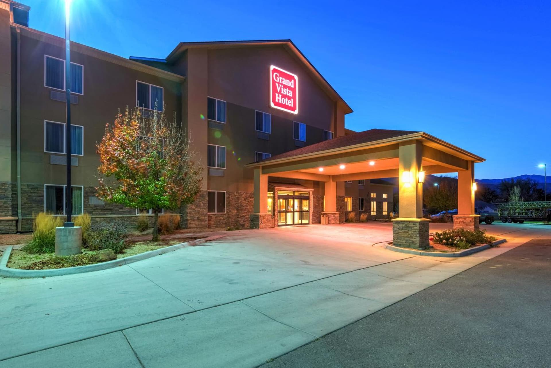 Grand Vista Hotel Parachute — hotel in Parachute, Colorado