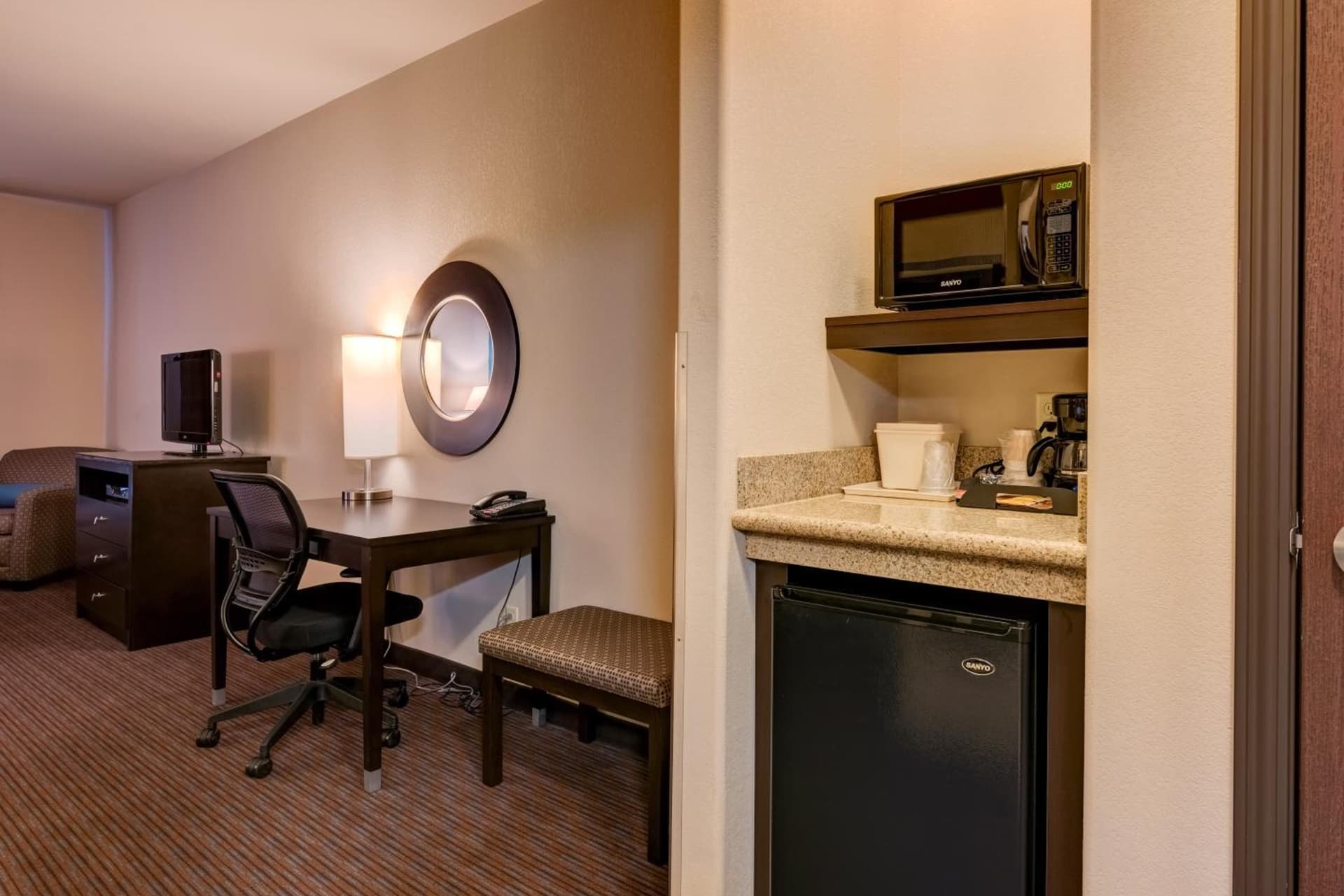 Grand Vista Hotel Parachute property views in Parachute, CO — gallery photo 3