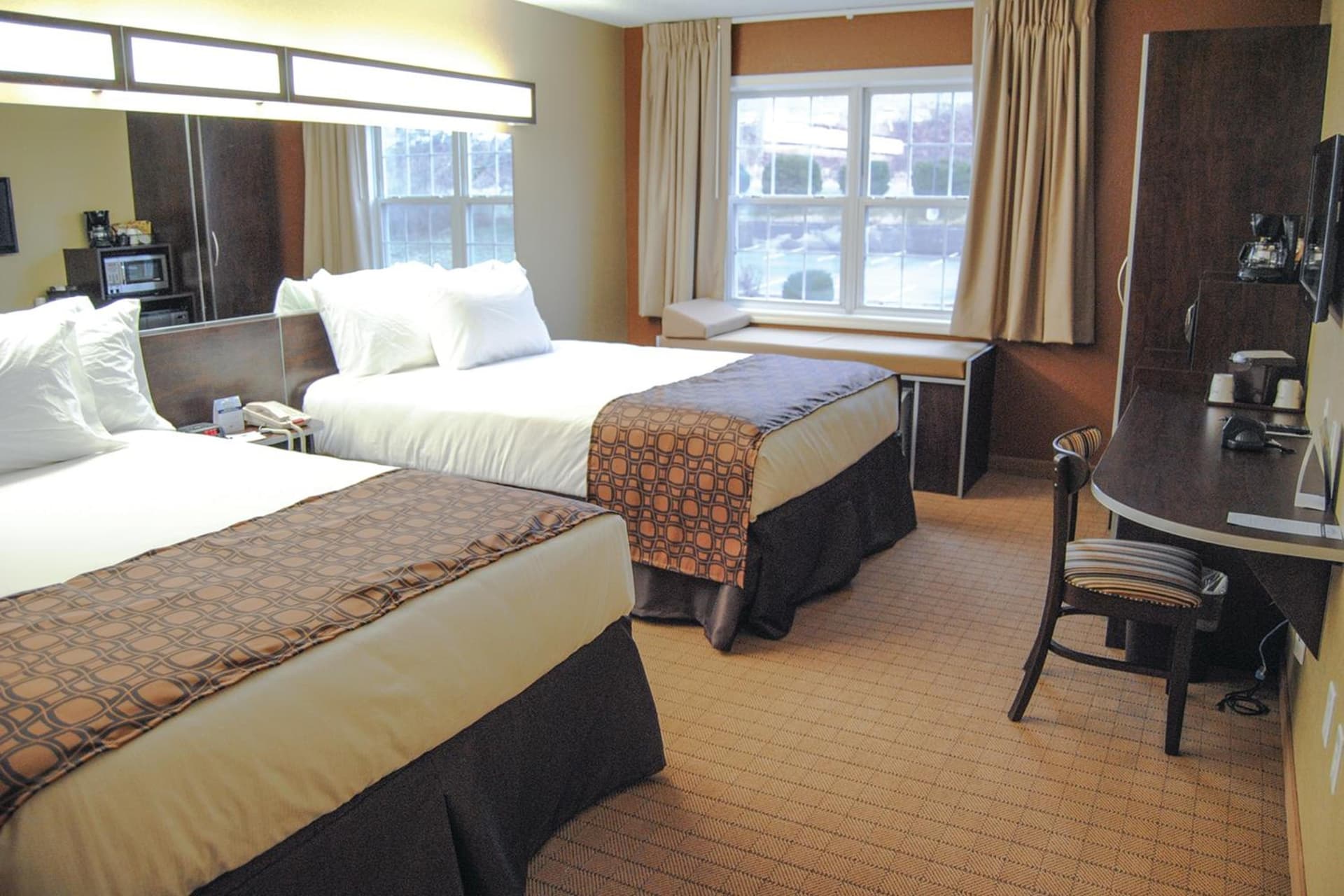 Microtel Inn & Suites By Wyndham Mineral Wells/Parkersburg interior in Mineralwells, WV — gallery photo 2