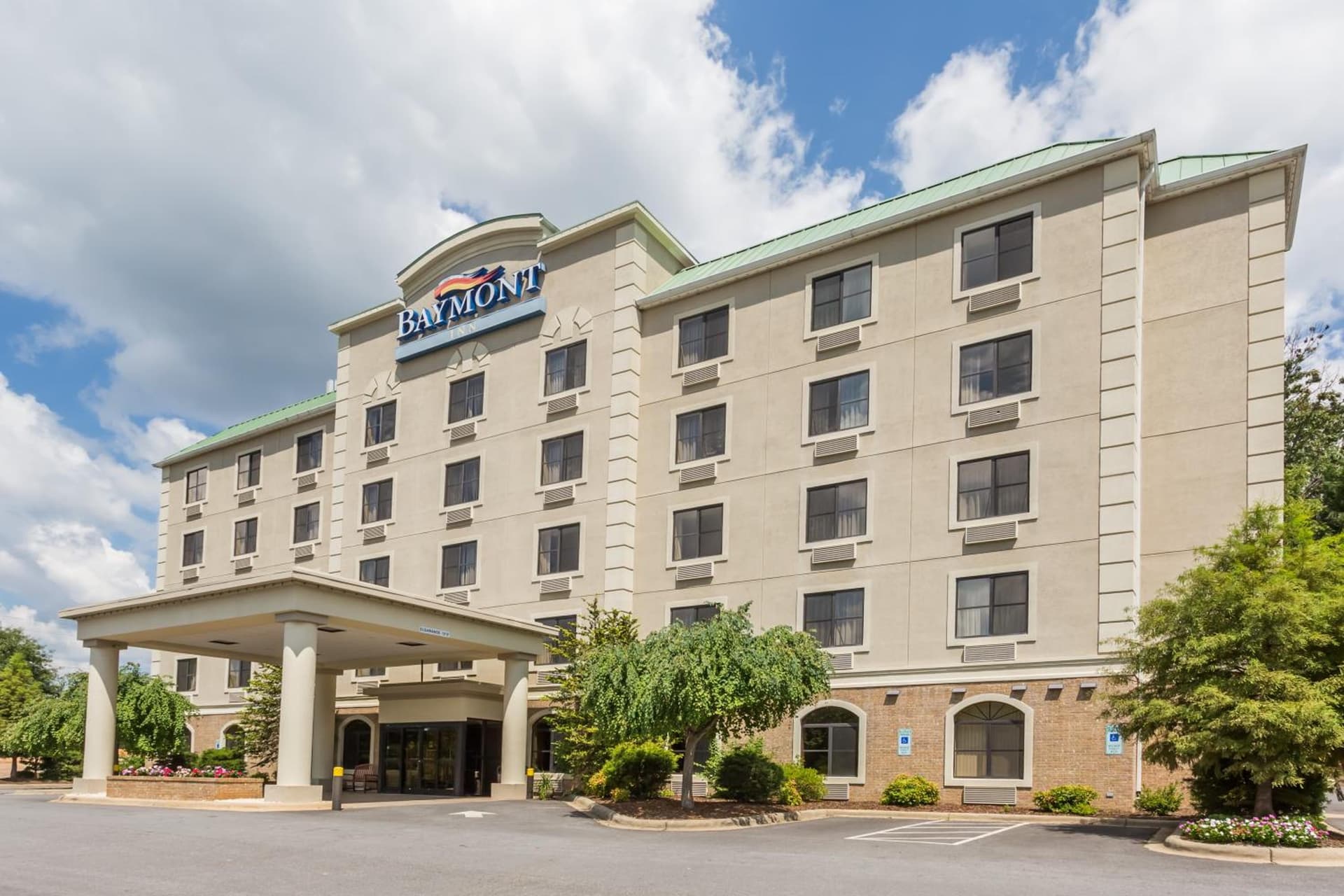 Baymont by Wyndham Asheville/Biltmore interior in Asheville, NC — gallery photo 2