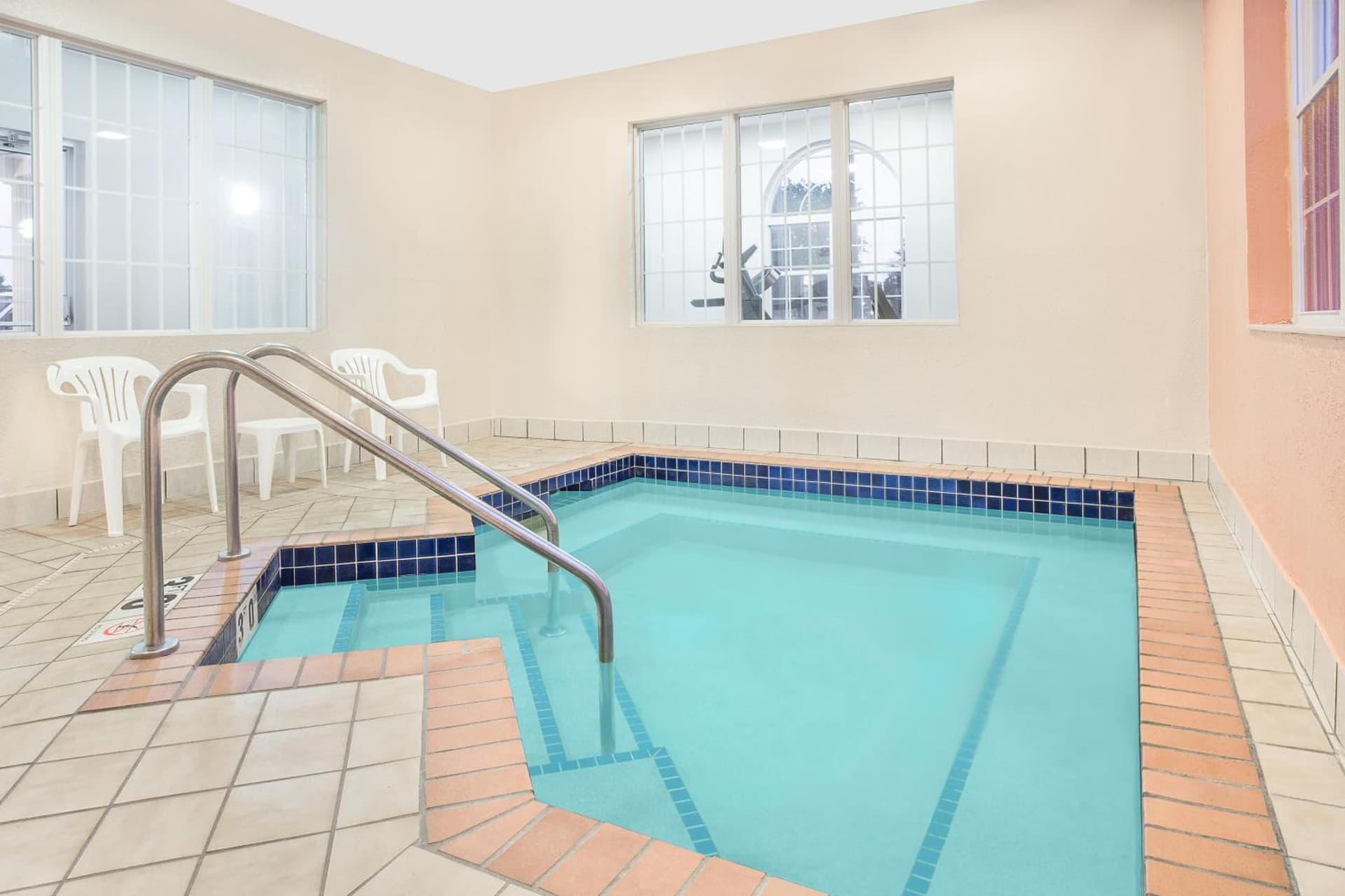 Microtel Inn and Suites by Wyndham Appleton interior in Appleton, WI — gallery photo 2