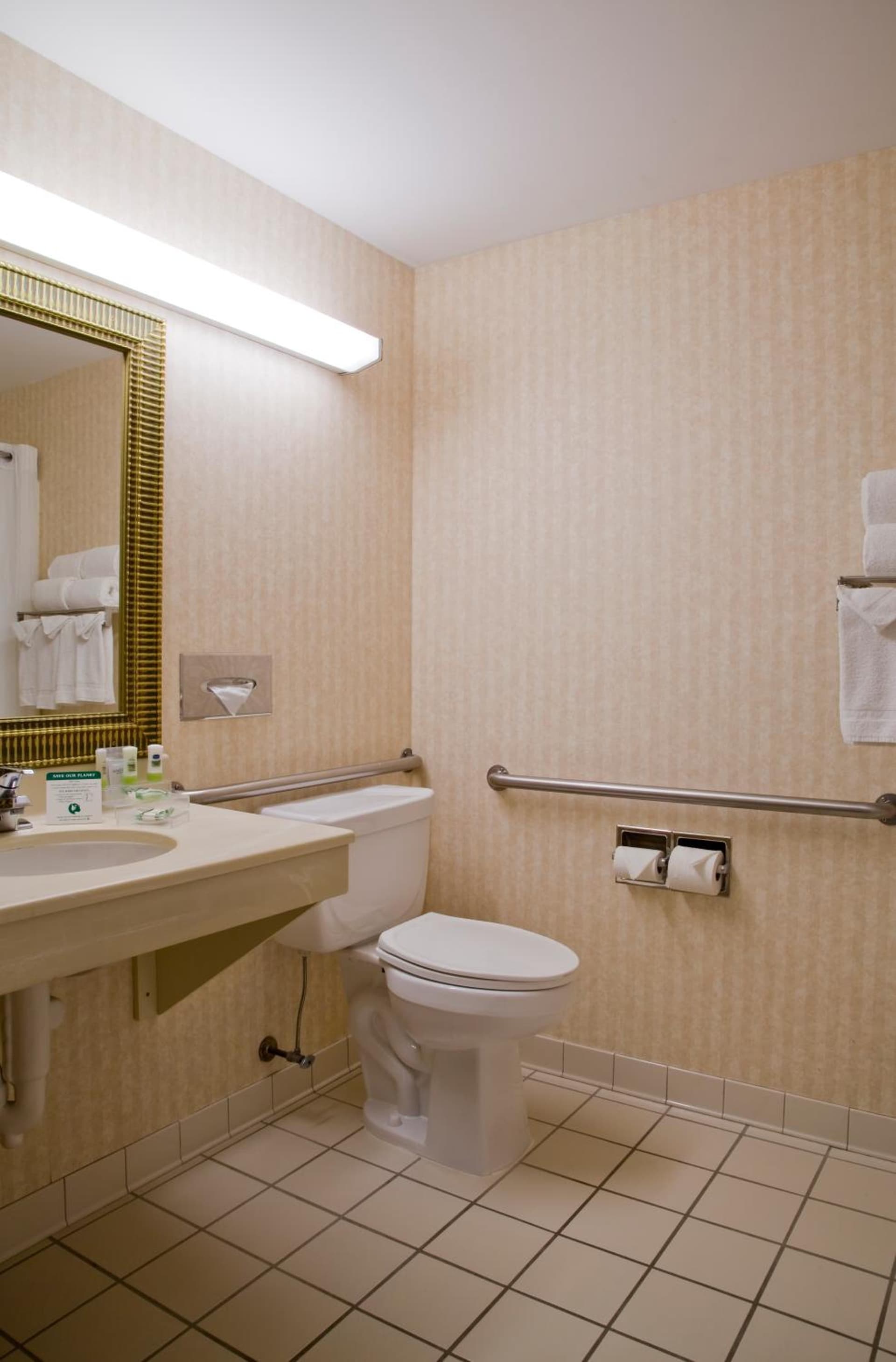Country Inn & Suites by Radisson, Gurnee, IL interior in Gurnee, IL — gallery photo 2
