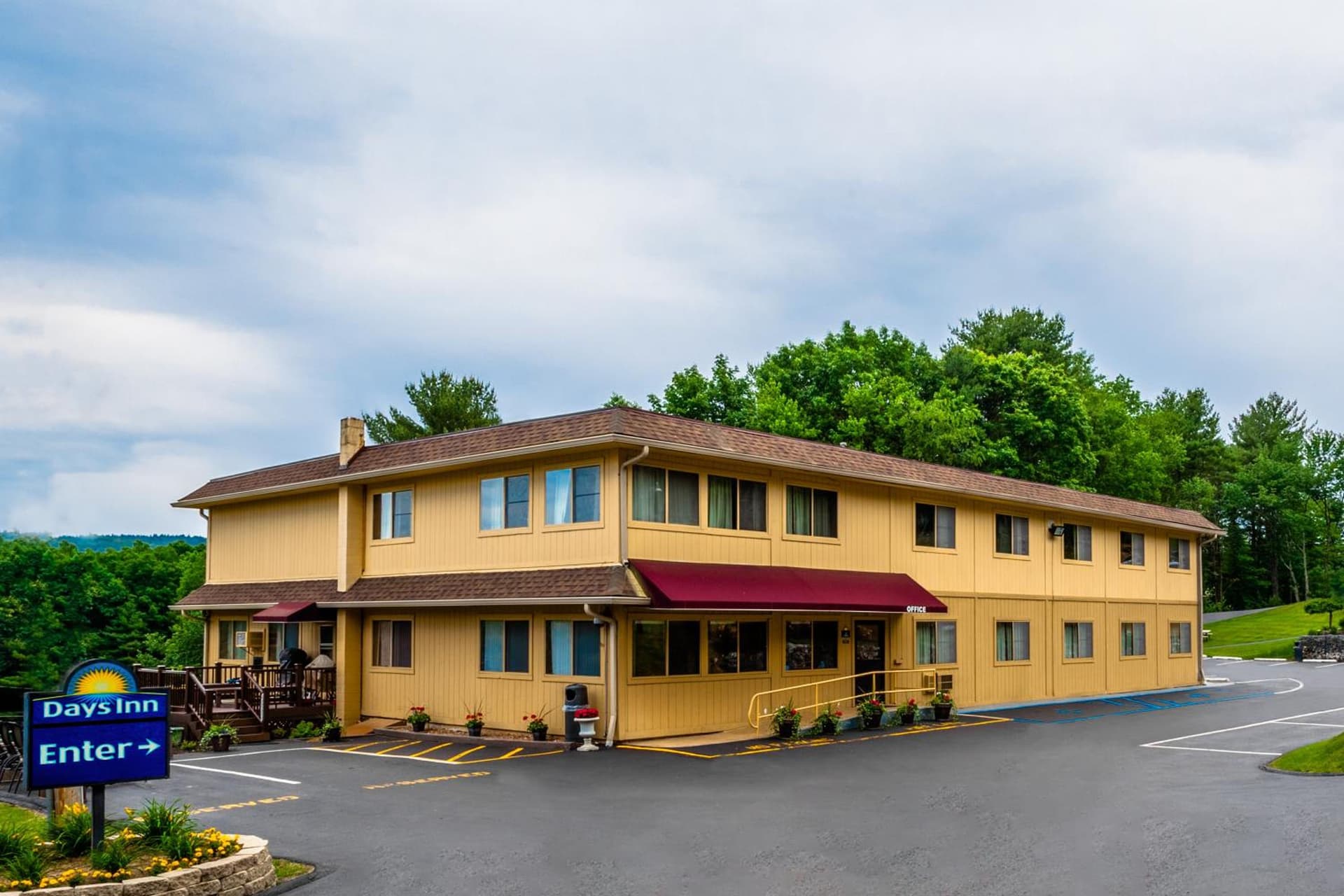 Days Inn by Wyndham Wurtsboro gallery photo in Wurtsboro, NY — image 6