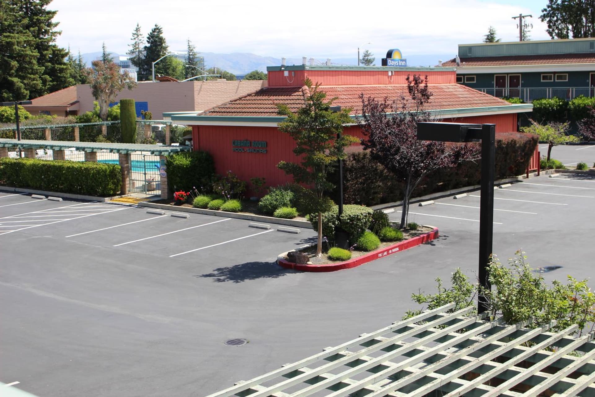 Days Inn & Suites by Wyndham Sunnyvale gallery photo in Sunnyvale, CA — image 4