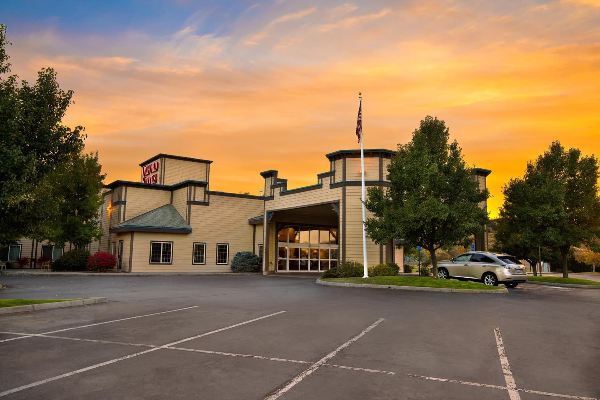 Oxford Suites Pendleton featured exterior or lobby in Pendleton, OR — similar hotel
