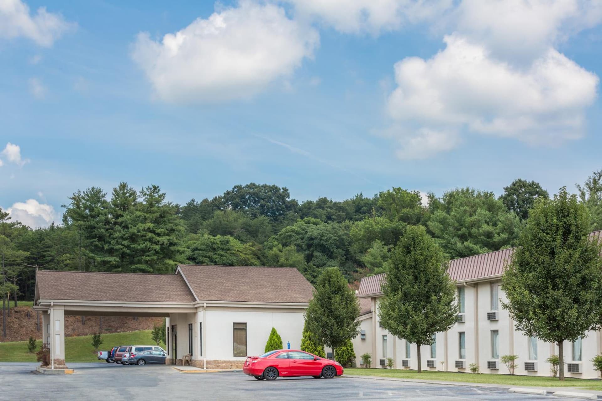 Spark by Hilton Daleville Roanoke North interior in Daleville, VA — gallery photo 2