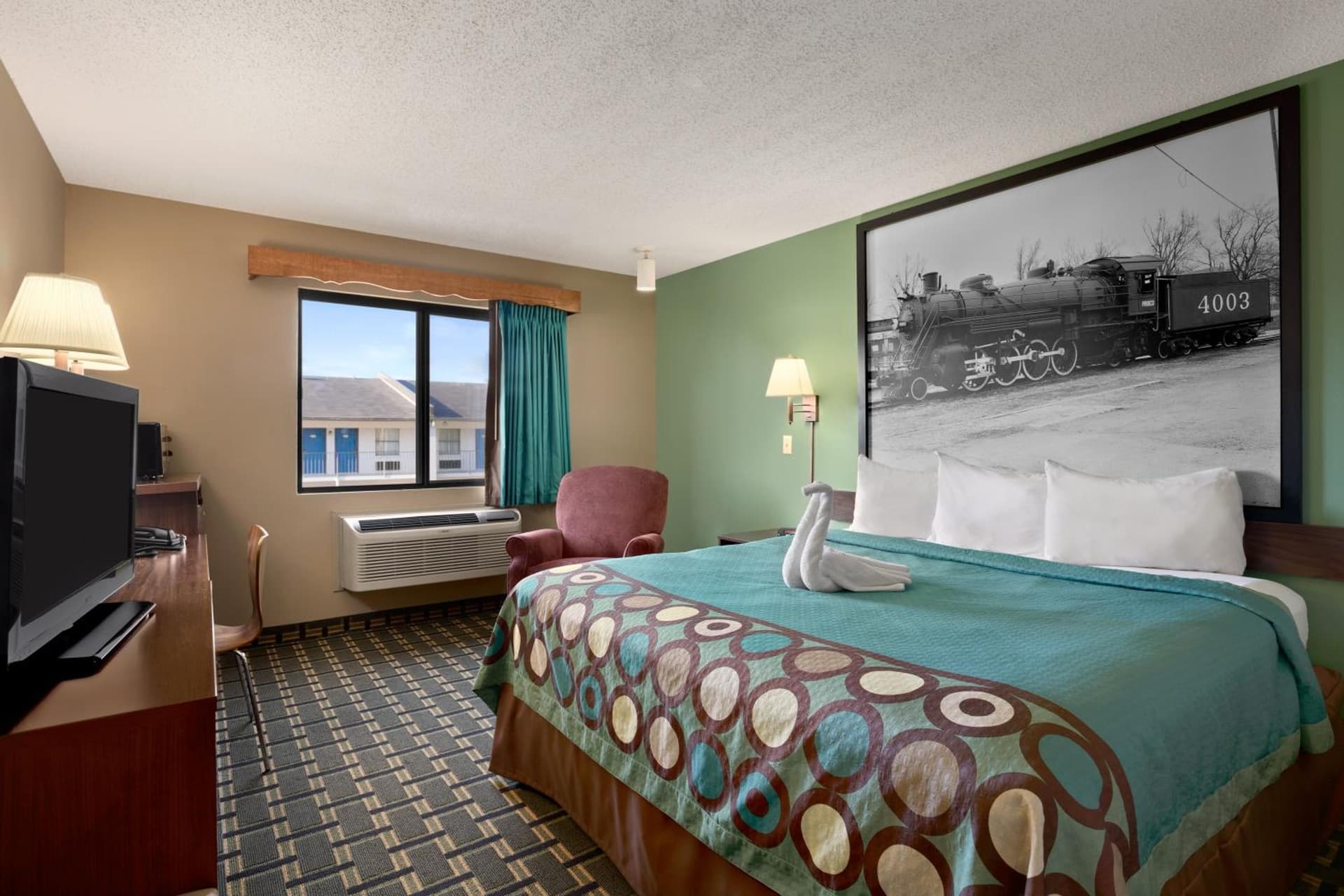 Super 8 by Wyndham Russellville interior in Russellville, AR — gallery photo 2