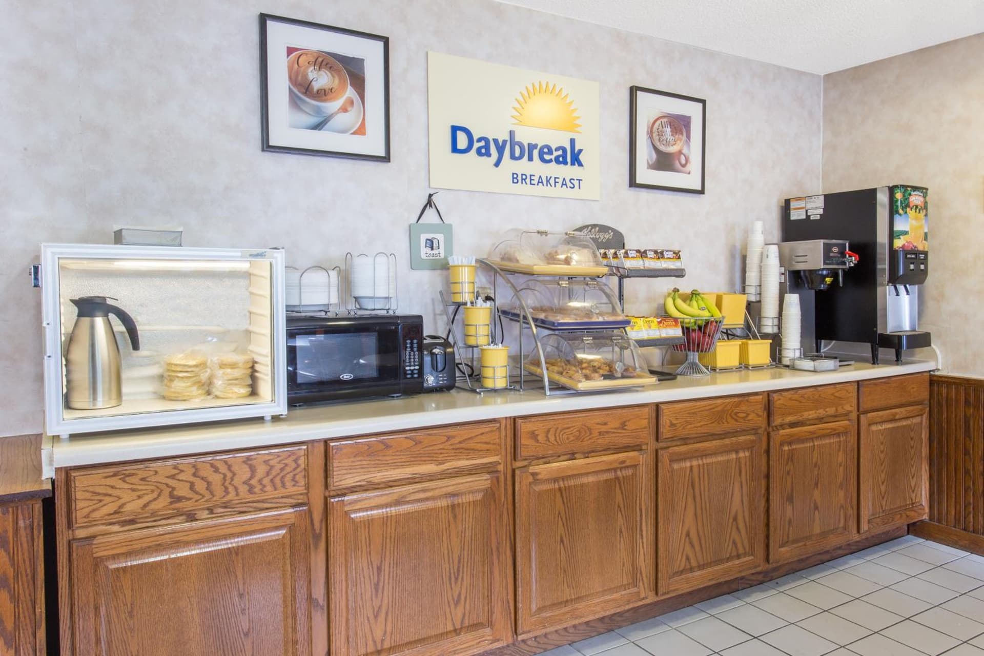 Days Inn & Suites by Wyndham Davenport East gallery photo in Davenport, IA — image 13