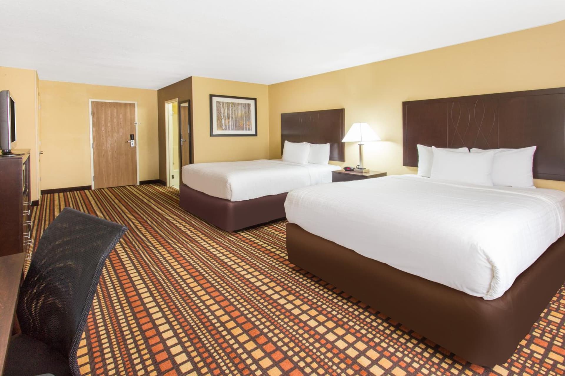 Days Inn & Suites by Wyndham Davenport East gallery photo in Davenport, IA — image 21
