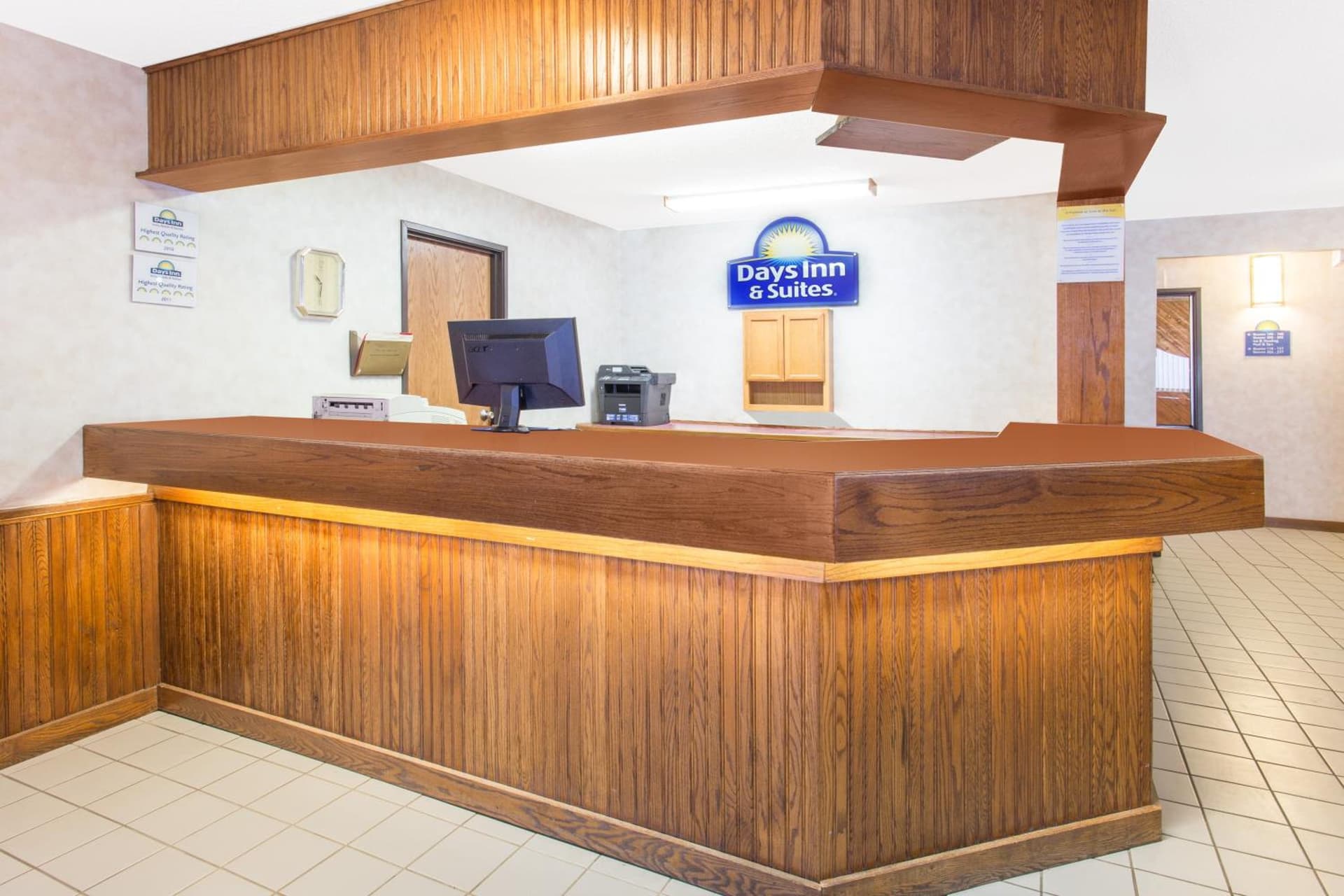 Days Inn & Suites by Wyndham Davenport East gallery photo in Davenport, IA — image 10