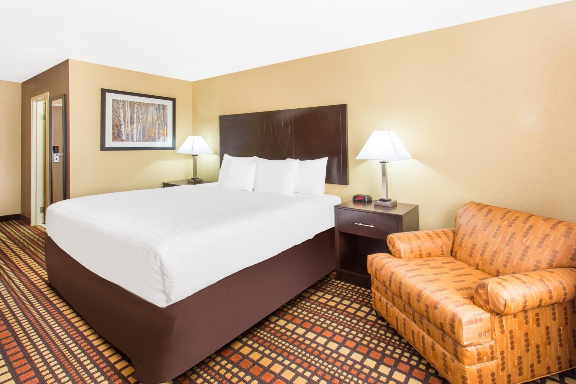 Days Inn & Suites by Wyndham Davenport East gallery photo in Davenport, IA — image 33