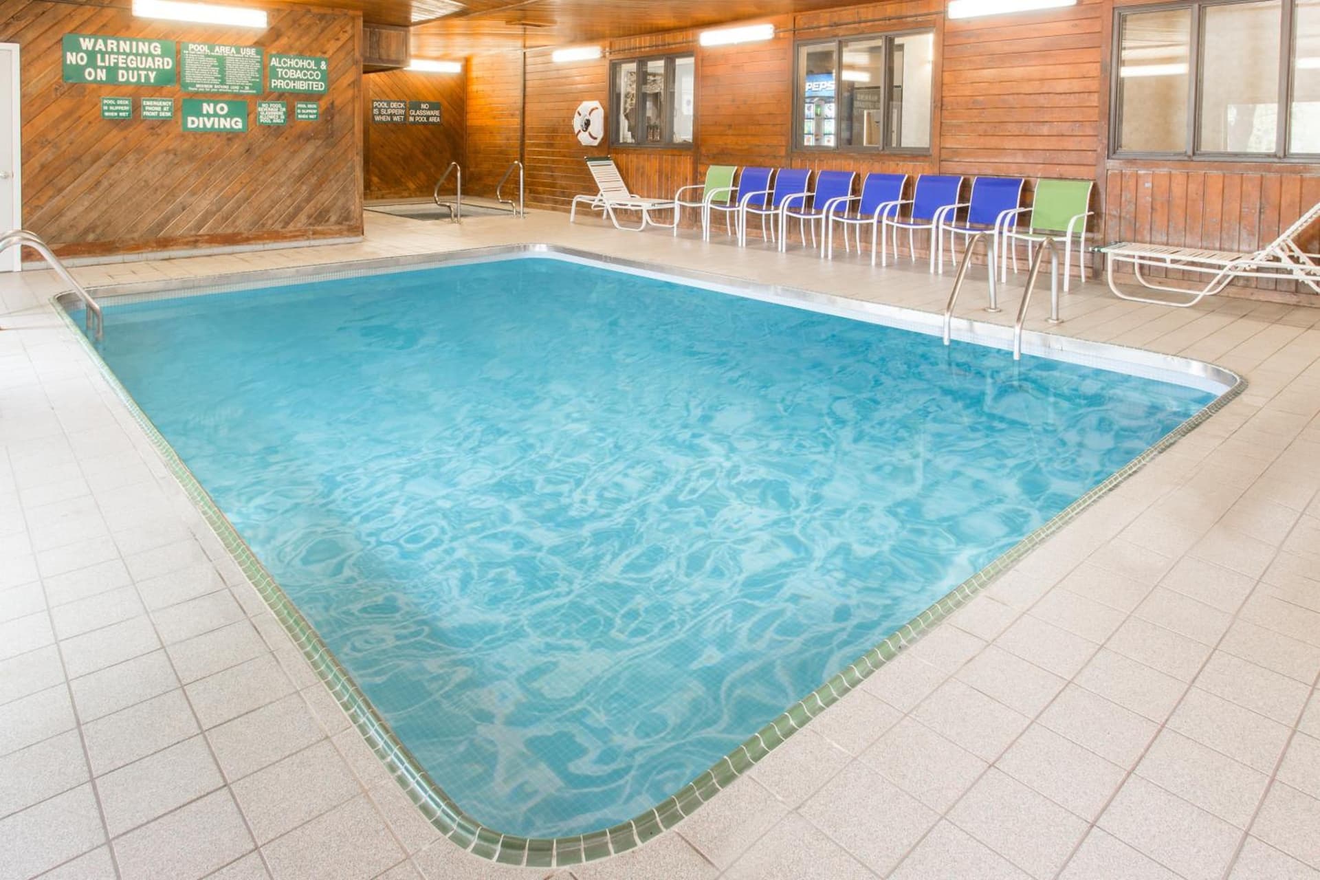 Days Inn & Suites by Wyndham Davenport East gallery photo in Davenport, IA — image 6