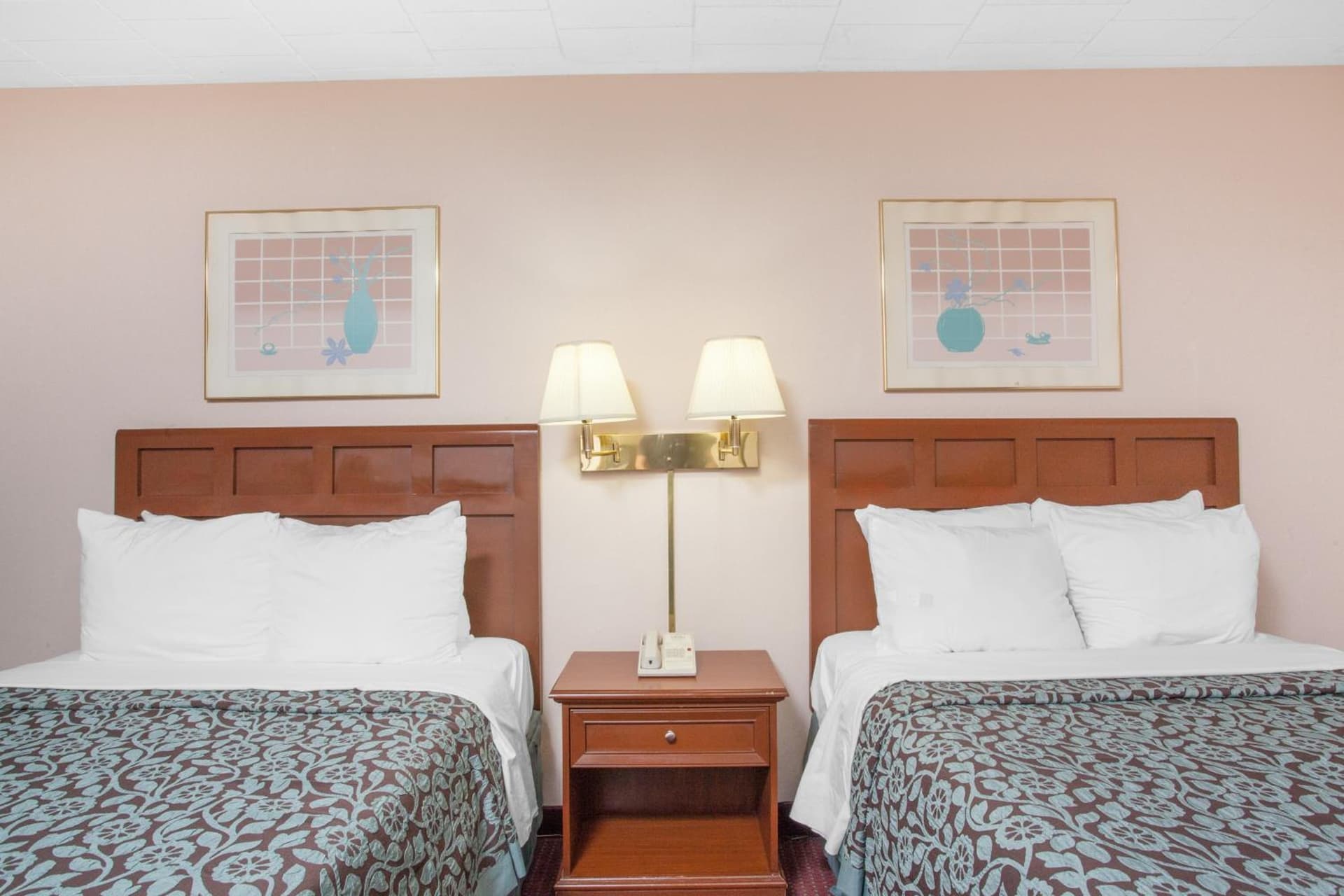 Days Inn by Wyndham Liberty gallery photo in Ferndale — image 9
