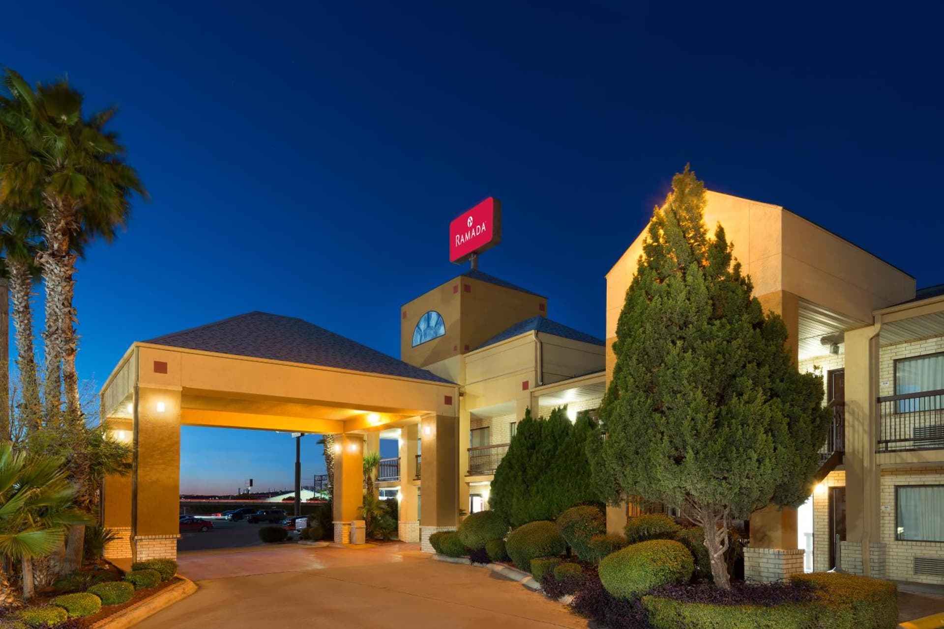 Ramada by Wyndham San Antonio Near SeaWorld - Lackland AFB gallery photo in San Antonio, TX — image 6