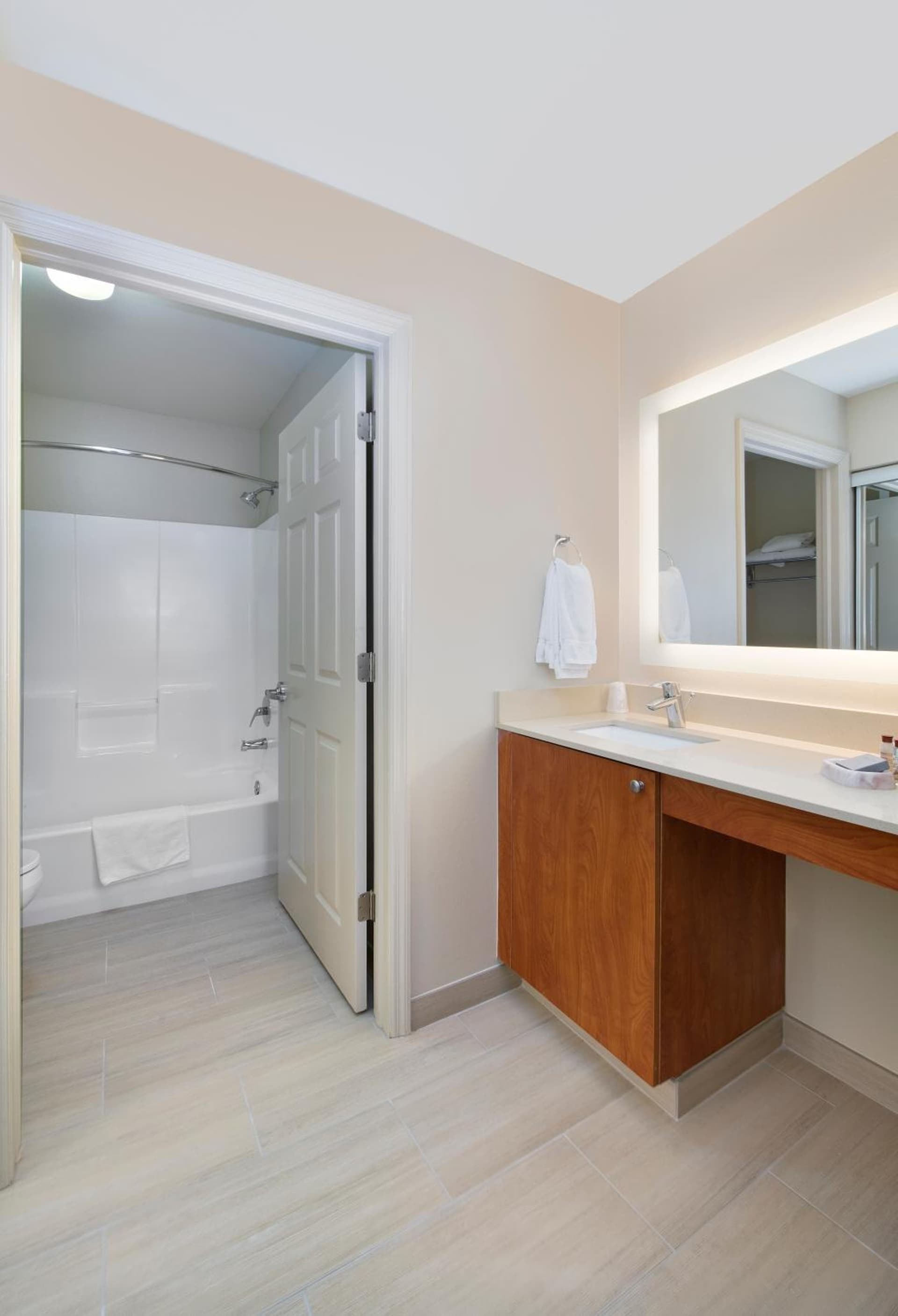 Hawthorn Extended Stay by Wyndham Naples gallery photo in Naples, FL — image 32