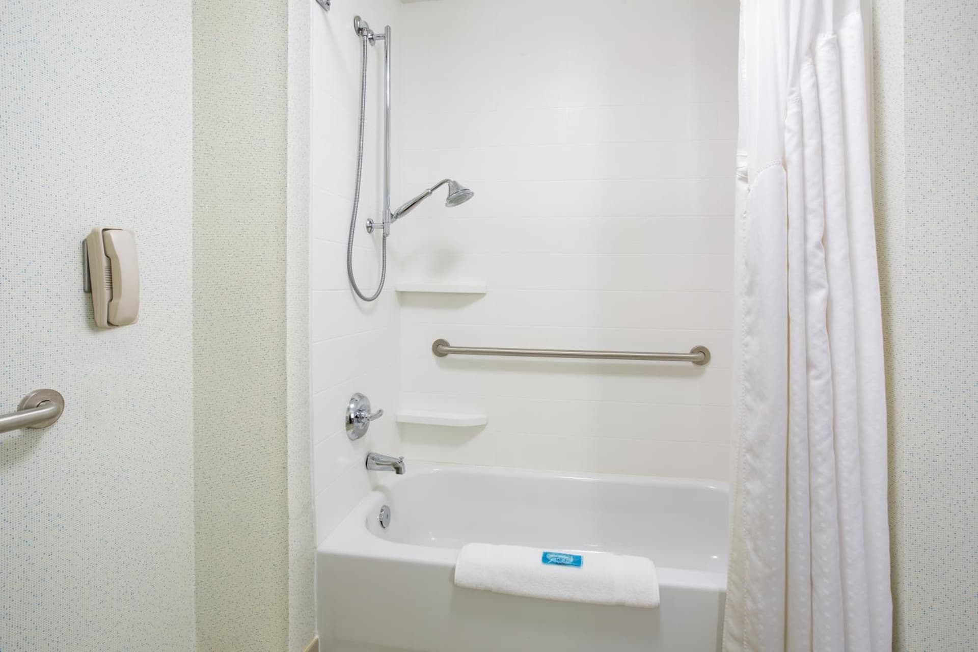Holiday Inn Express Kansas City - at the Legends! by IHG property views in Kansas City, KS — gallery photo 3
