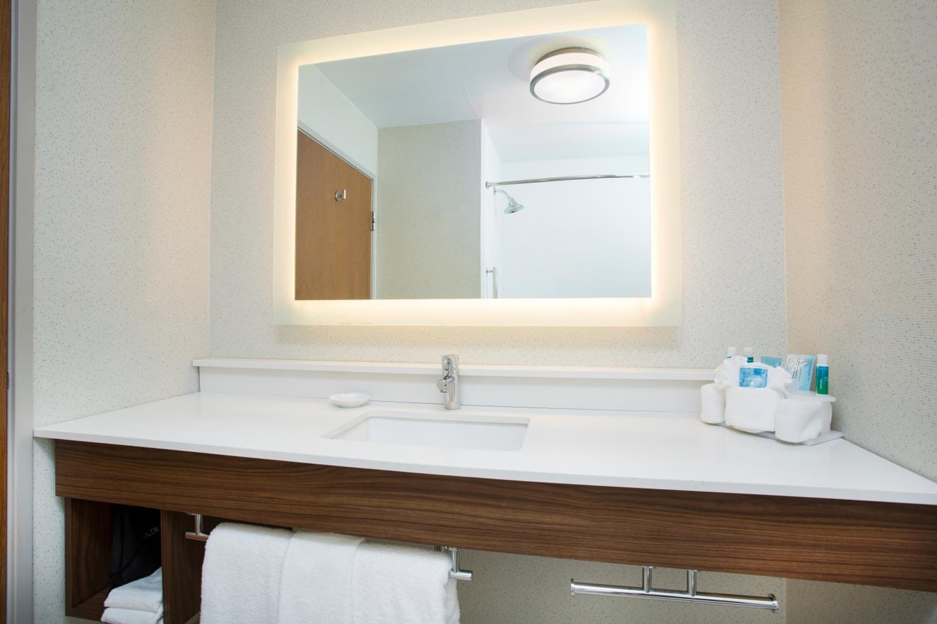 Holiday Inn Express Kansas City - at the Legends! by IHG gallery photo in Kansas City, KS — image 29