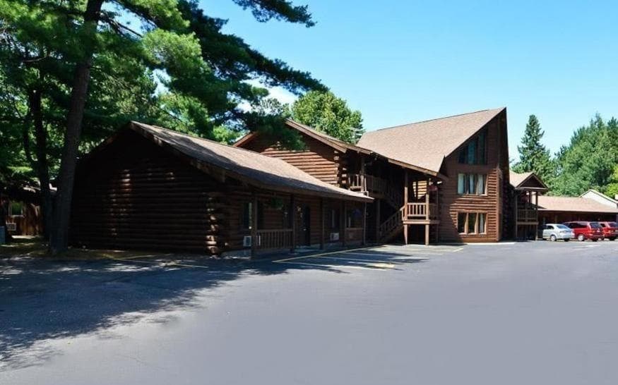 Centerstone Resort Lake-Aire featured exterior or lobby in Tomahawk, WI — similar hotel