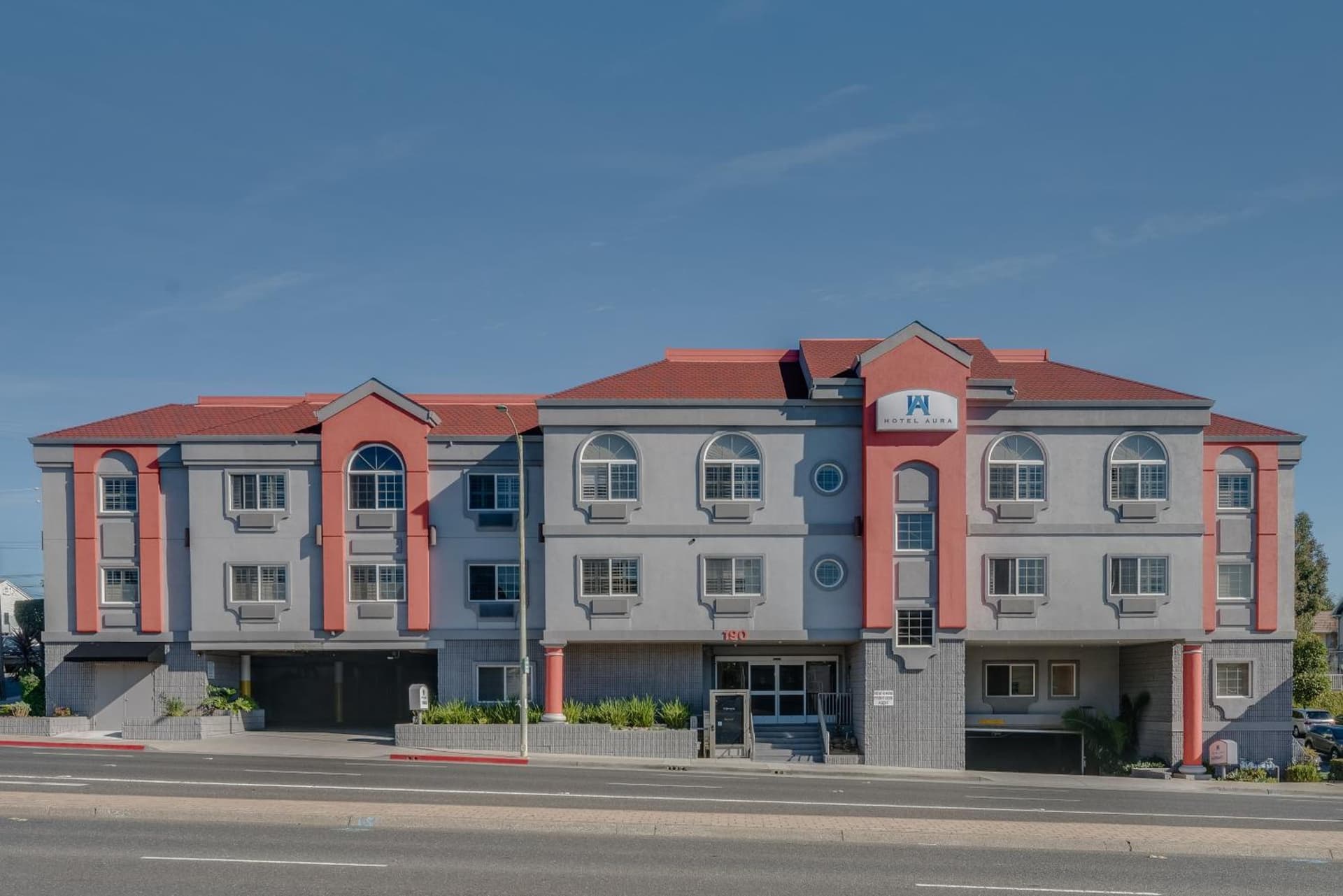 Hotel Aura SFO Airport FREE SHUTTLE — hotel in San Bruno, California