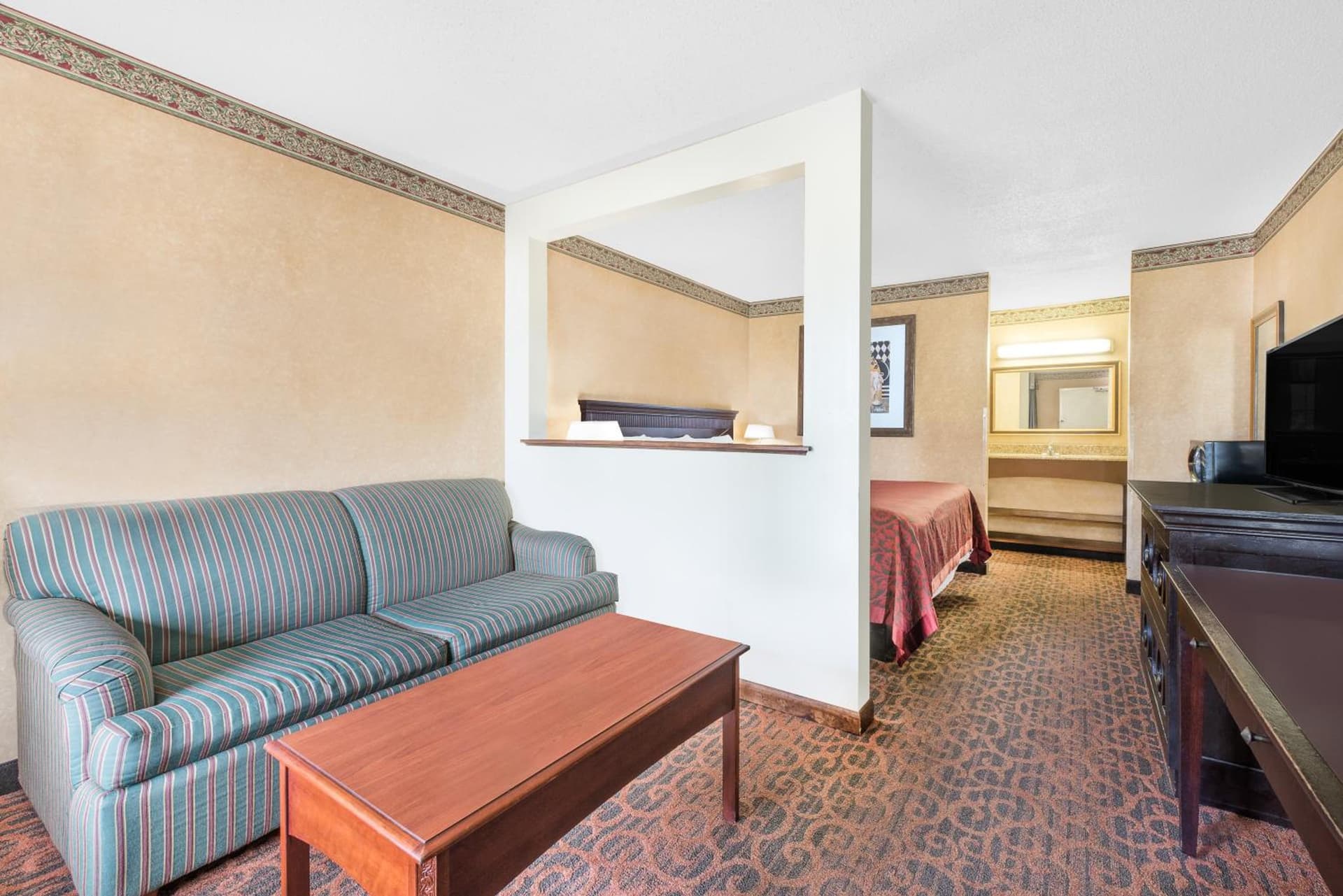 Days Inn & Suites by Wyndham York gallery photo in York, PA — image 14