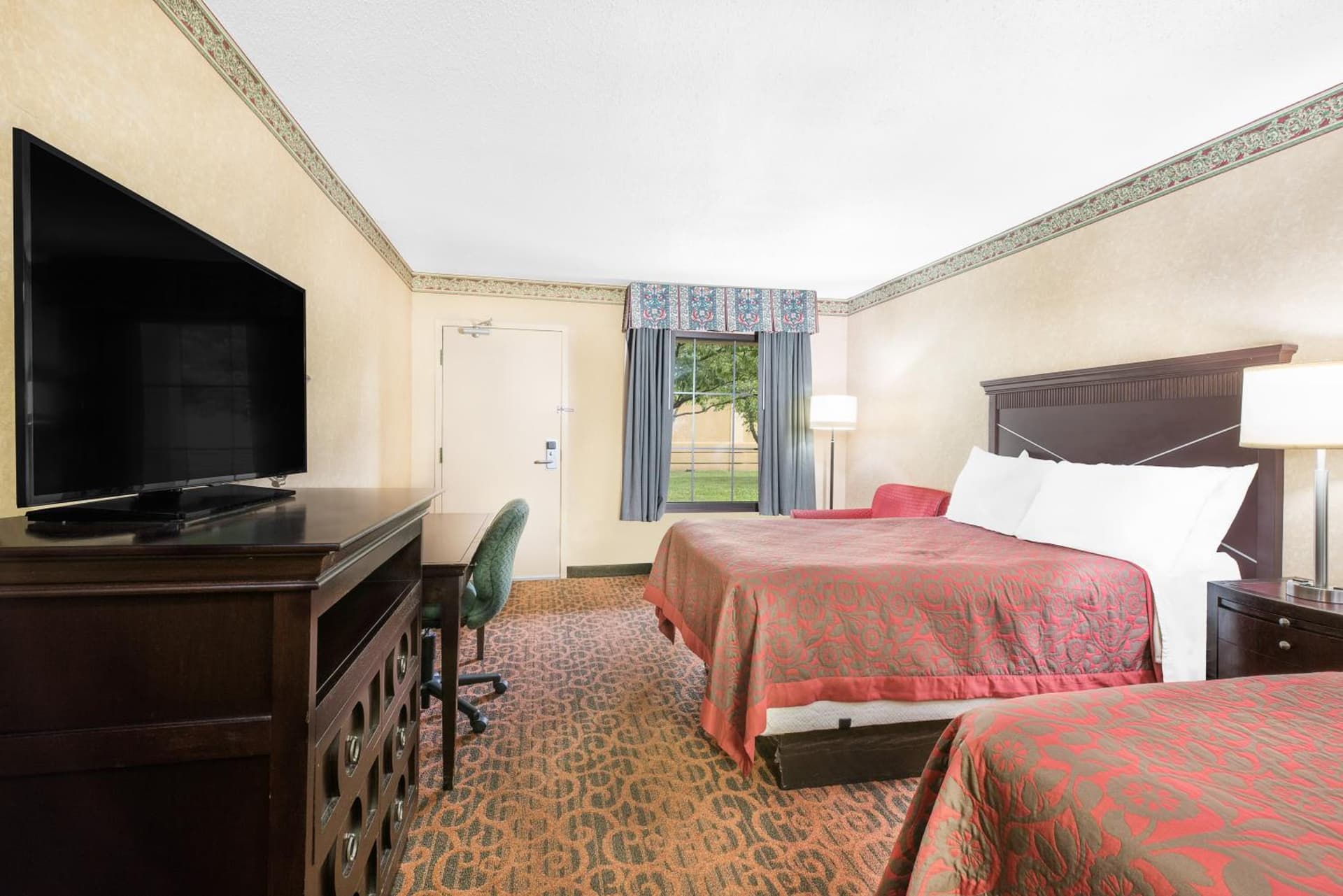 Days Inn & Suites by Wyndham York gallery photo in York, PA — image 9