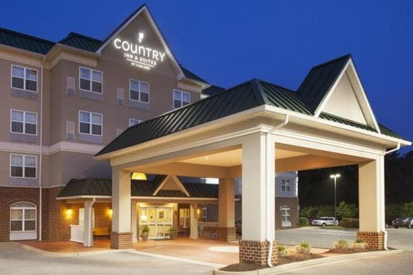 Spark by Hilton California Lexington Park gallery photo in California, MD — image 14