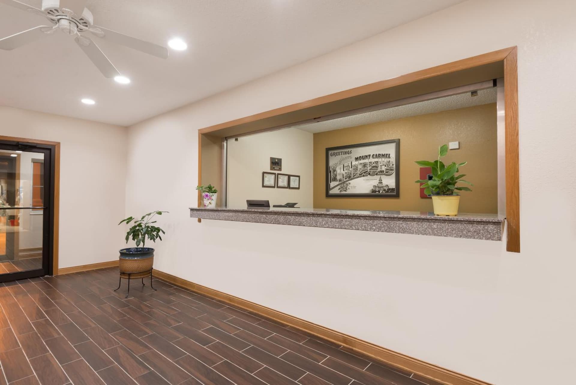 Super 8 by Wyndham Mt. Carmel IL gallery photo in Mount Carmel, IL — image 9