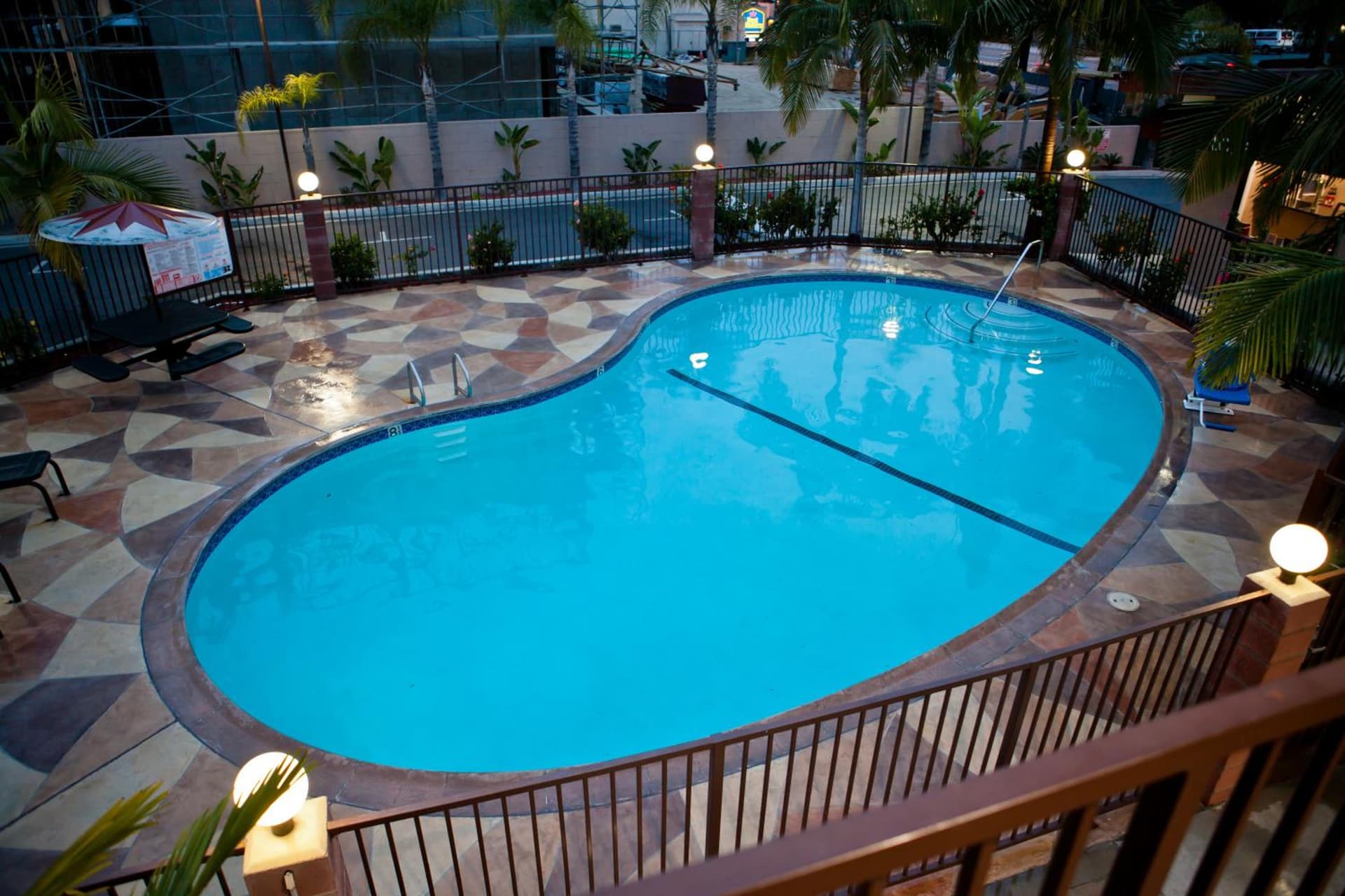 Budget Inn Anaheim near Disneyland Drive property views in Anaheim, CA — gallery photo 3