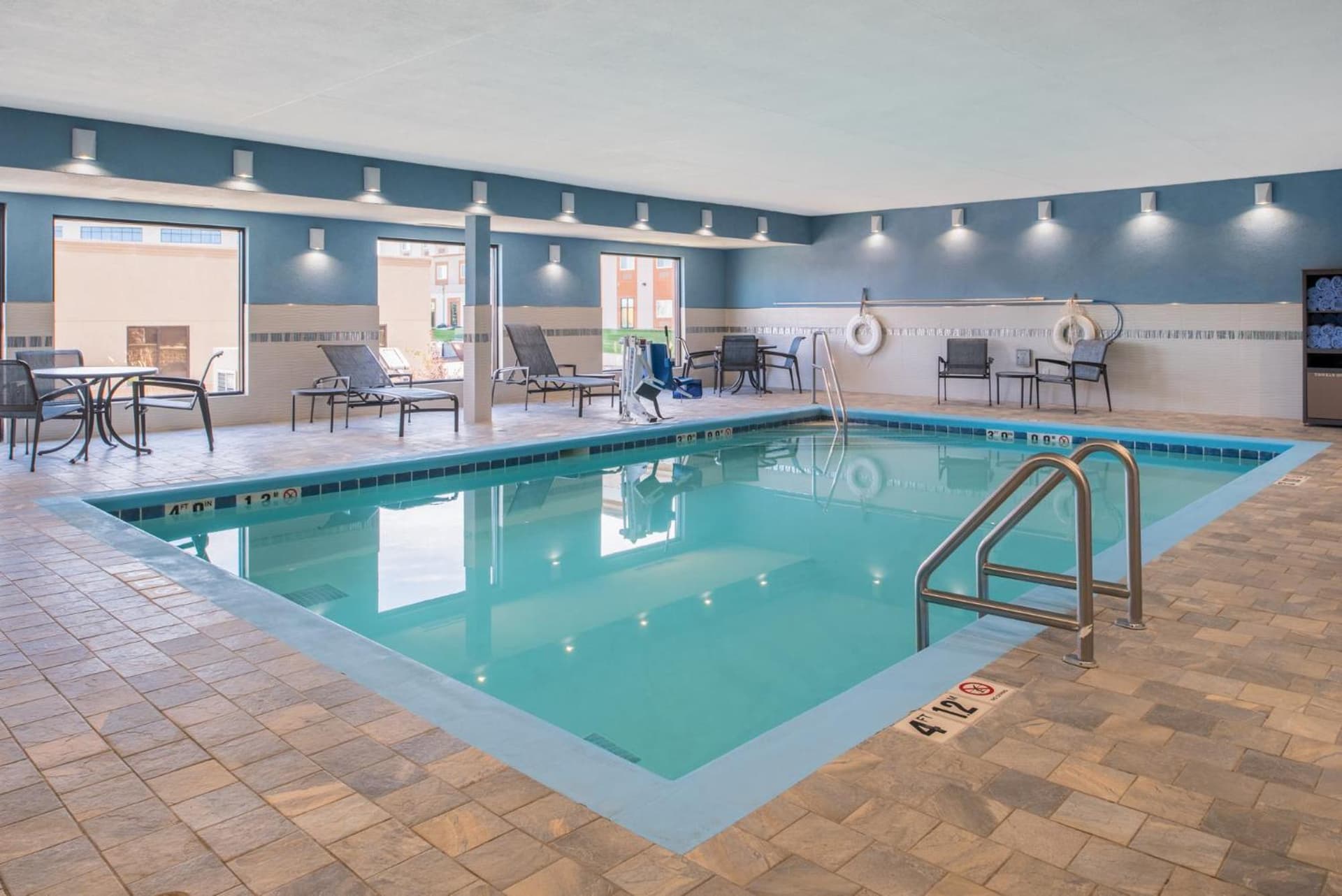 Holiday Inn Express Hotel & Suites Bismarck by IHG interior in Bismarck, ND — gallery photo 2