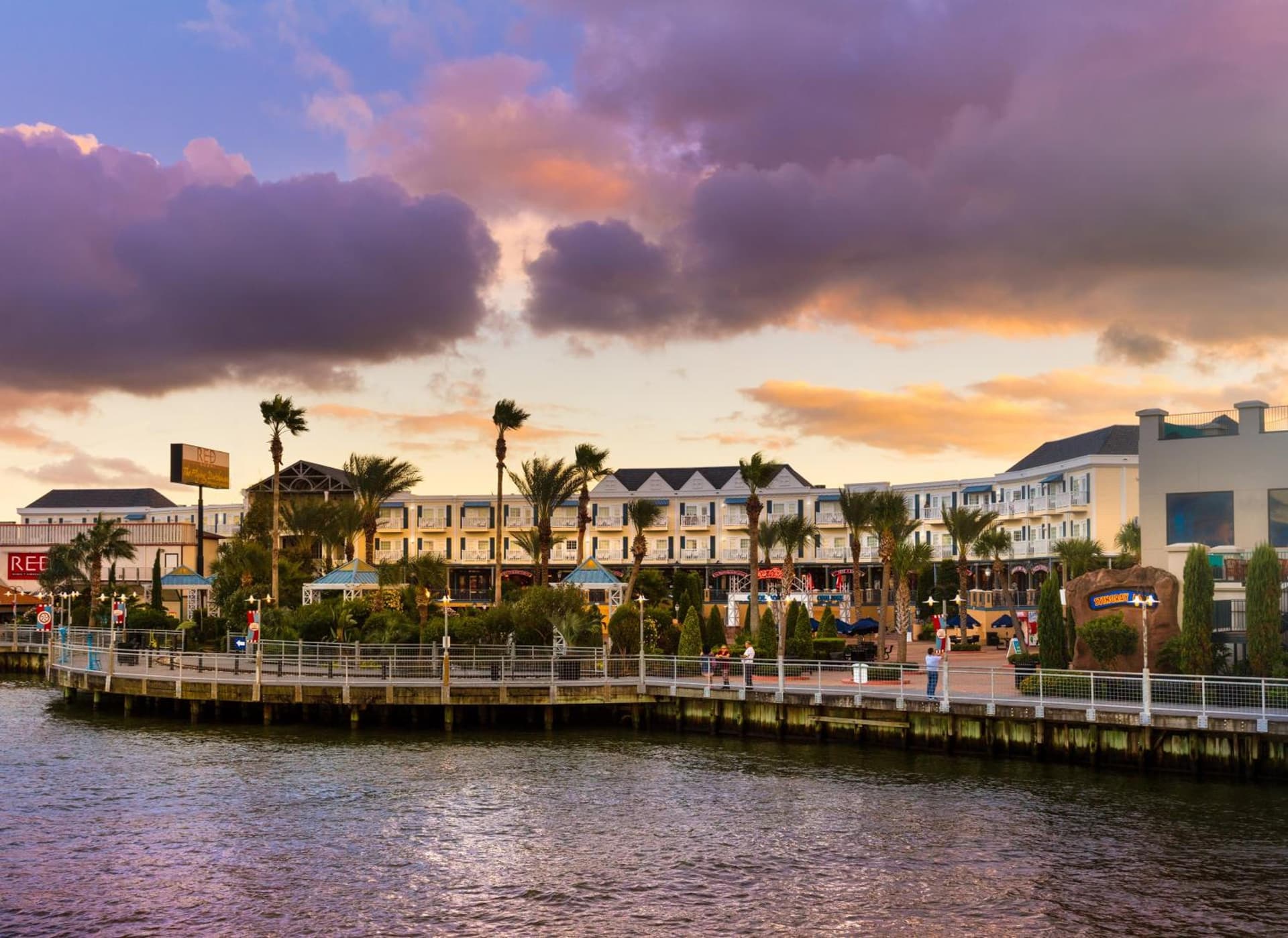 Kemah Boardwalk Inn interior in Kemah, TX — gallery photo 2