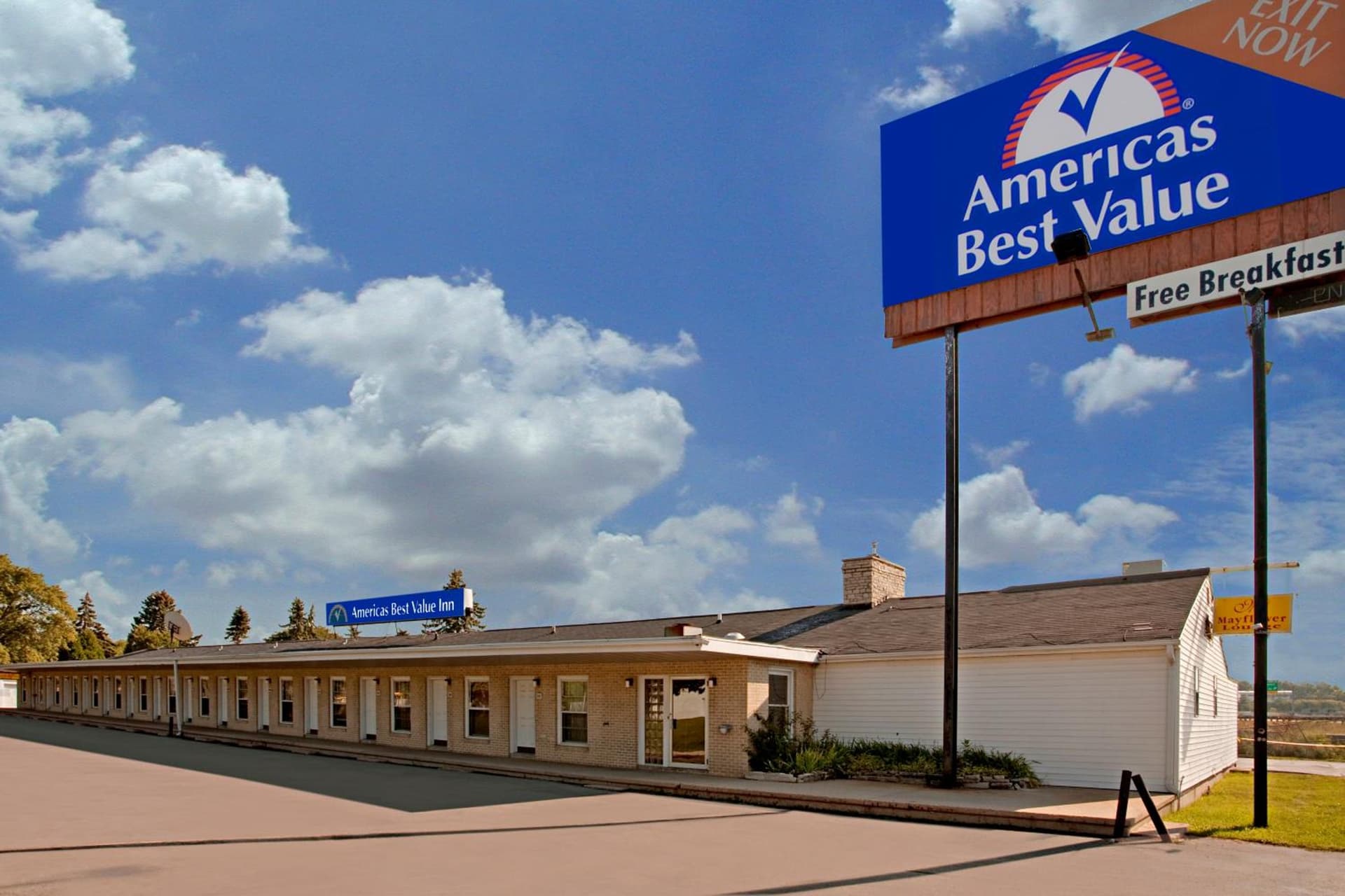 Valued Stay Mayflower featured exterior or lobby in Madison, WI — similar hotel