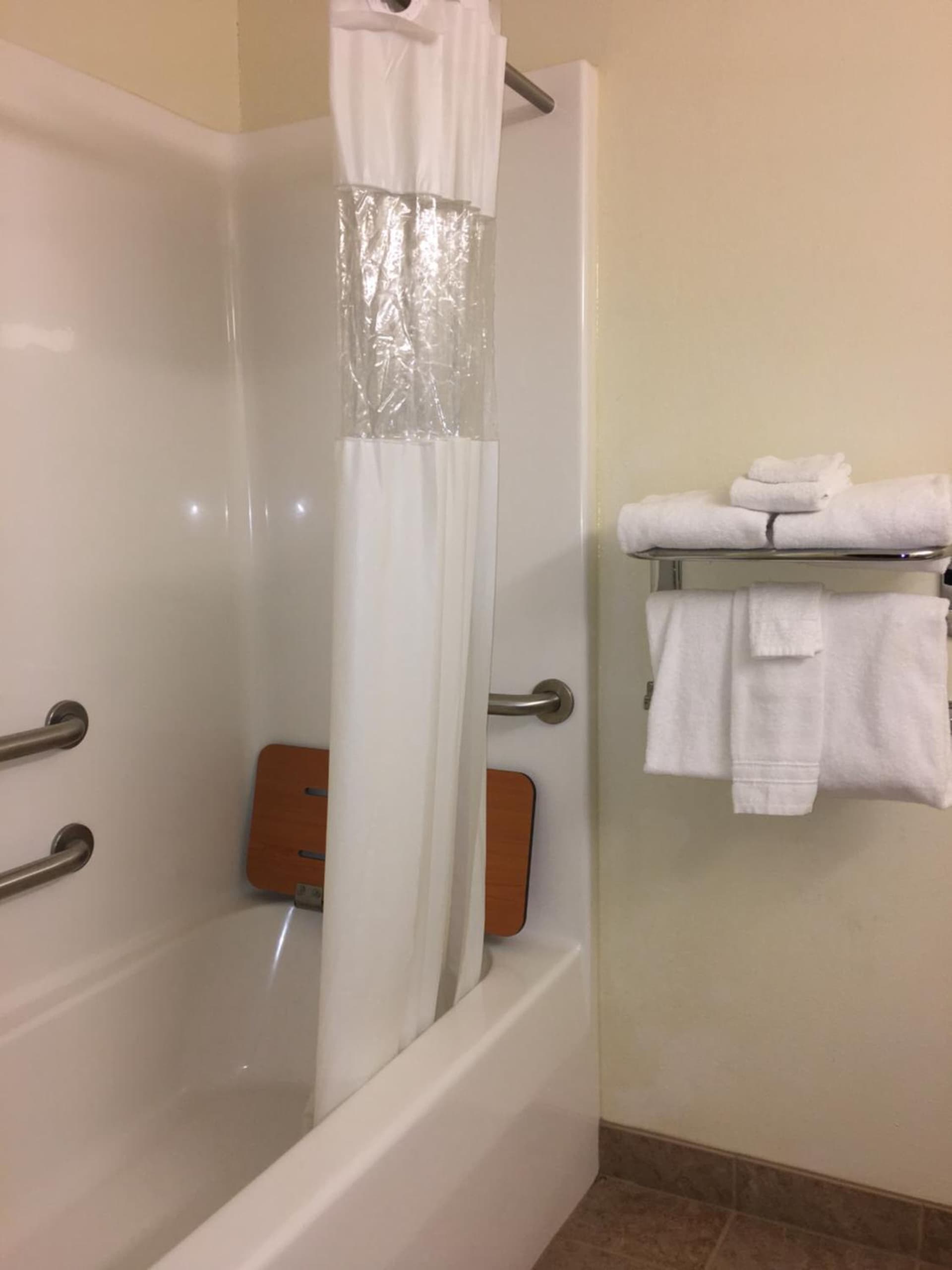 Microtel Inn & Suites by Wyndham Indianapolis Airport gallery photo in Indianapolis, IN — image 11