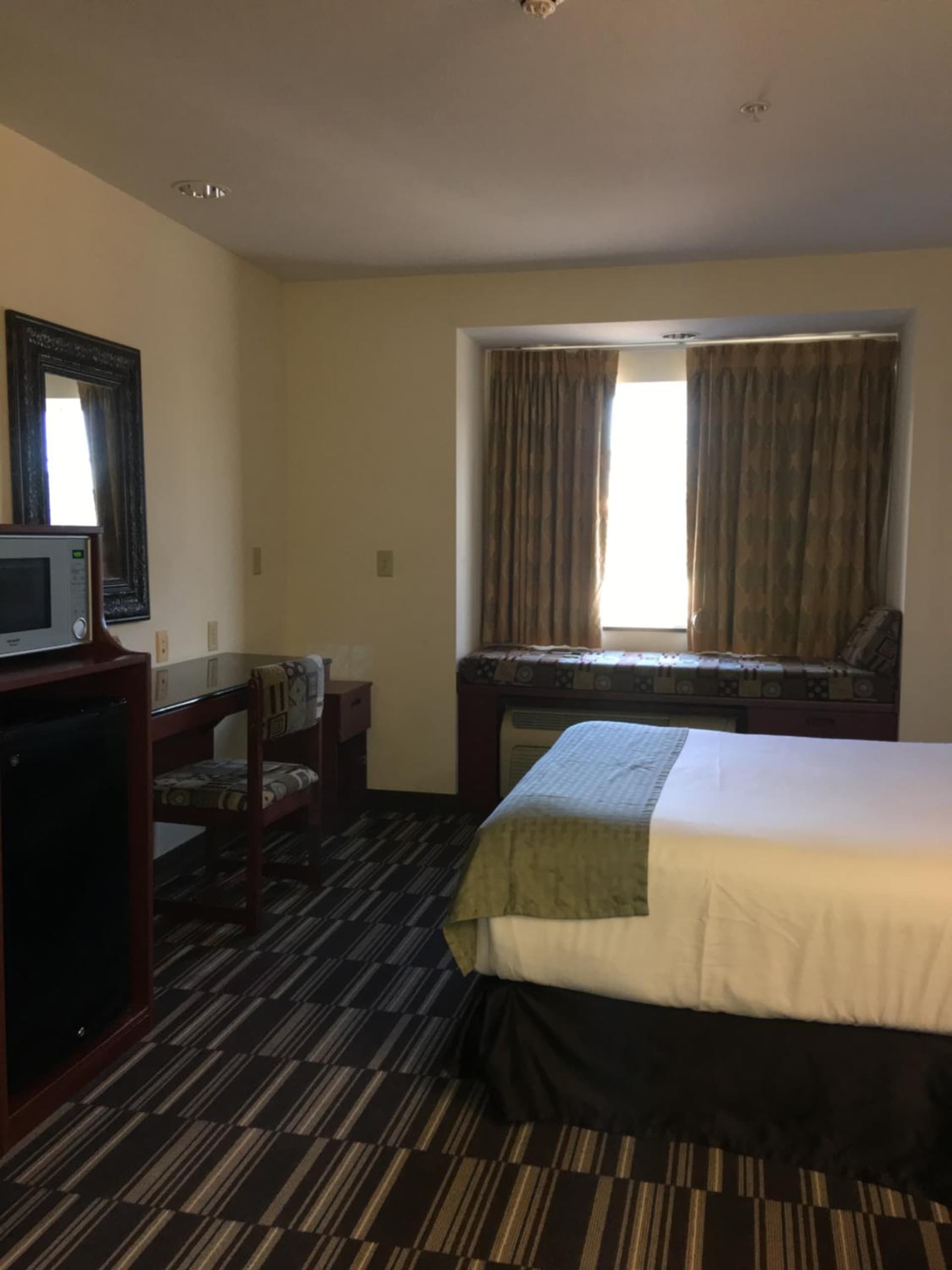 Microtel Inn & Suites by Wyndham Indianapolis Airport gallery photo in Indianapolis, IN — image 16