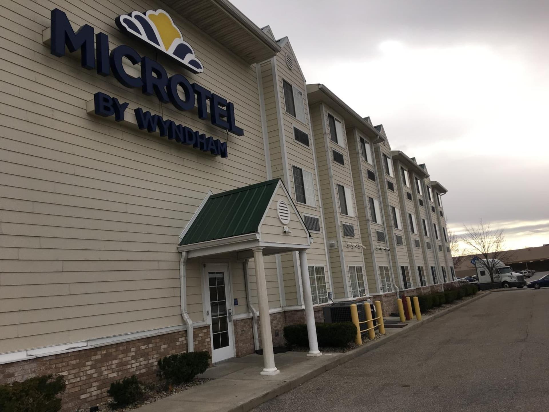 Microtel Inn & Suites by Wyndham Indianapolis Airport gallery photo in Indianapolis, IN — image 24