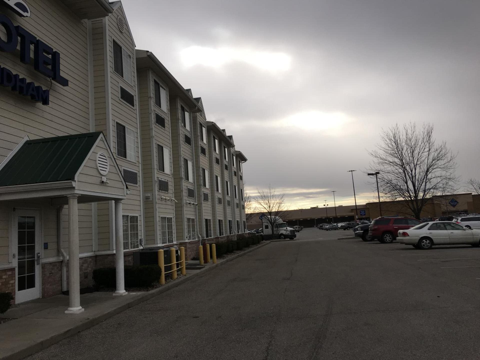 Microtel Inn & Suites by Wyndham Indianapolis Airport gallery photo in Indianapolis, IN — image 34
